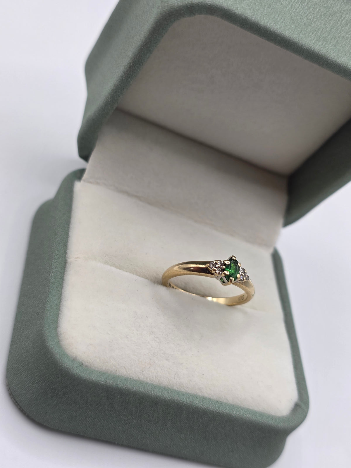 9ct gold emerald and diamond ring