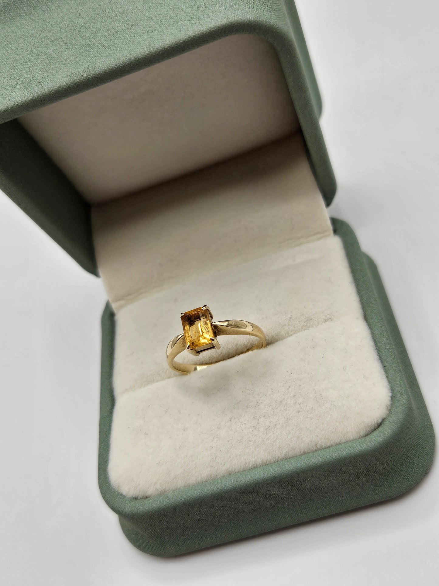 9ct gold citrine ring