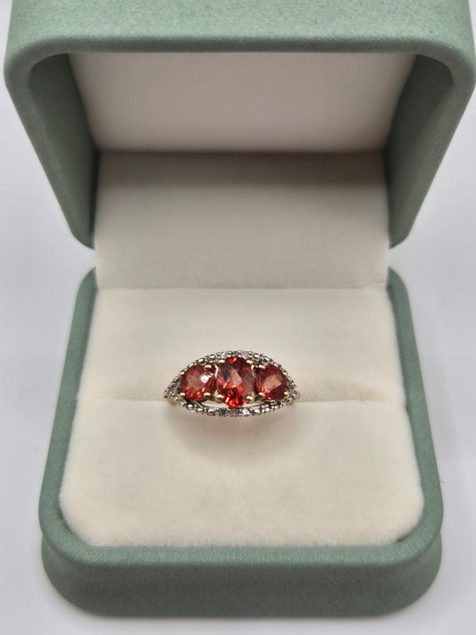 9ct gold garnet and diamond ring