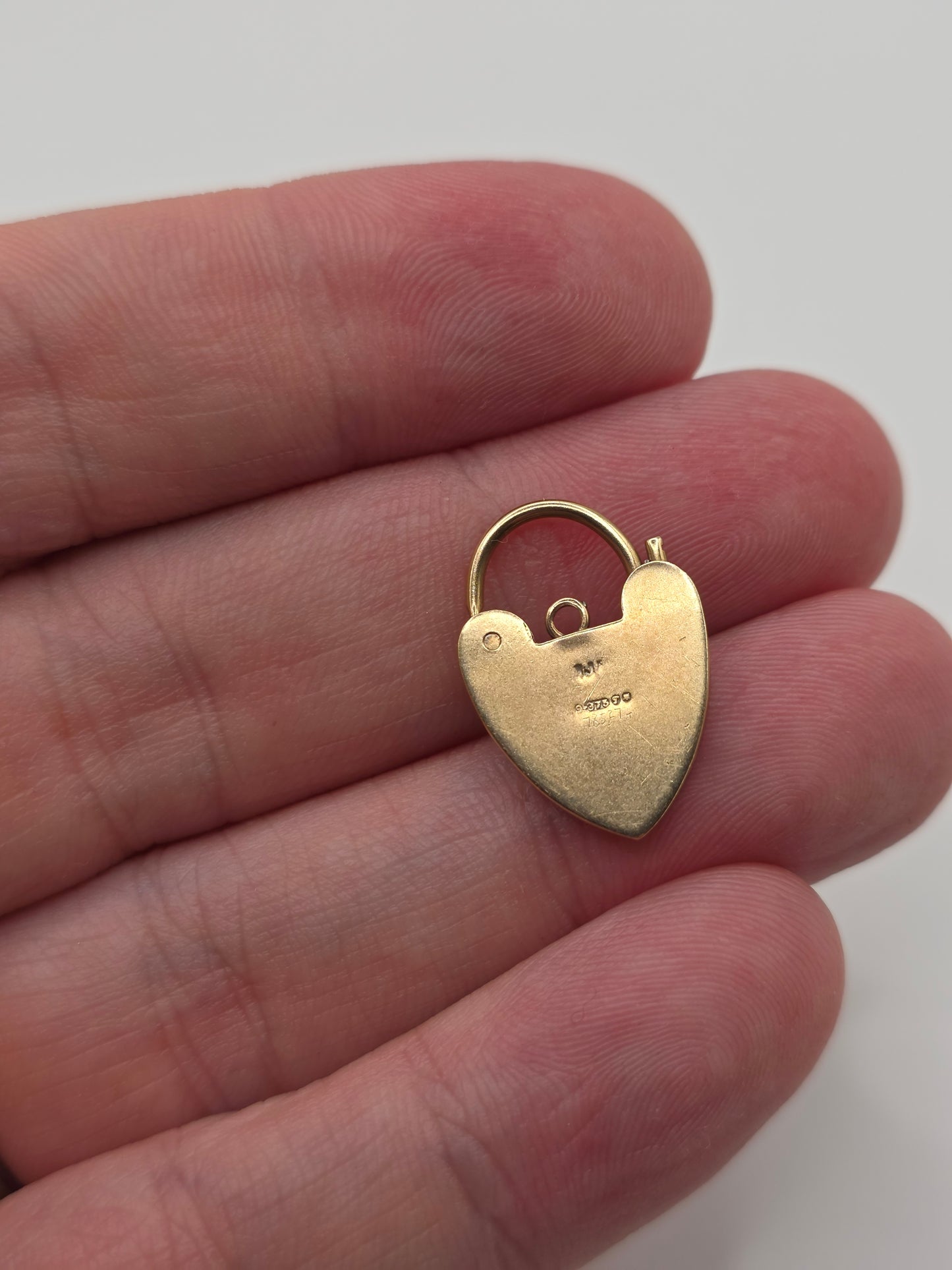 9ct gold padlock 34