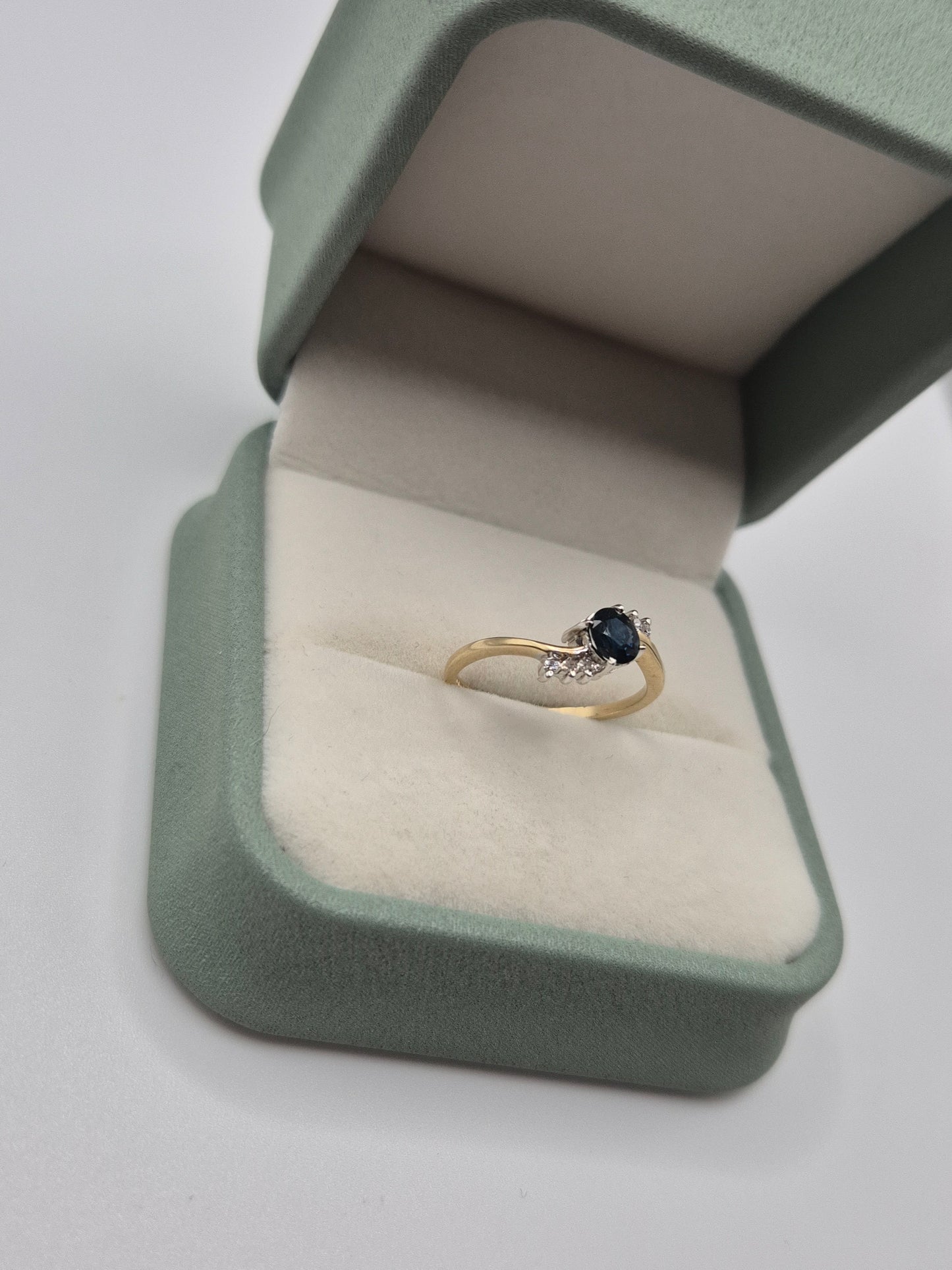 9ct gold sapphire and diamond ring