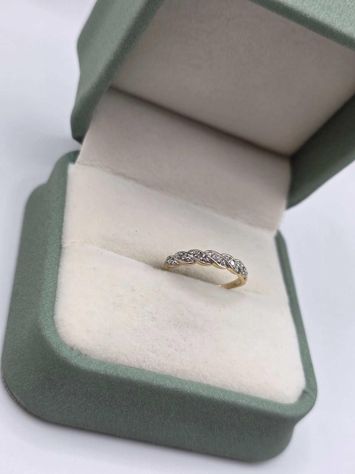 9ct gold diamond ring