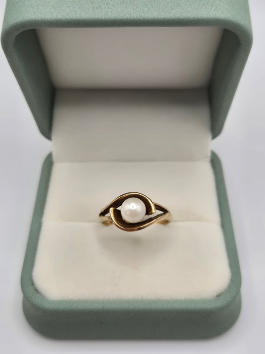 9ct gold pearl ring