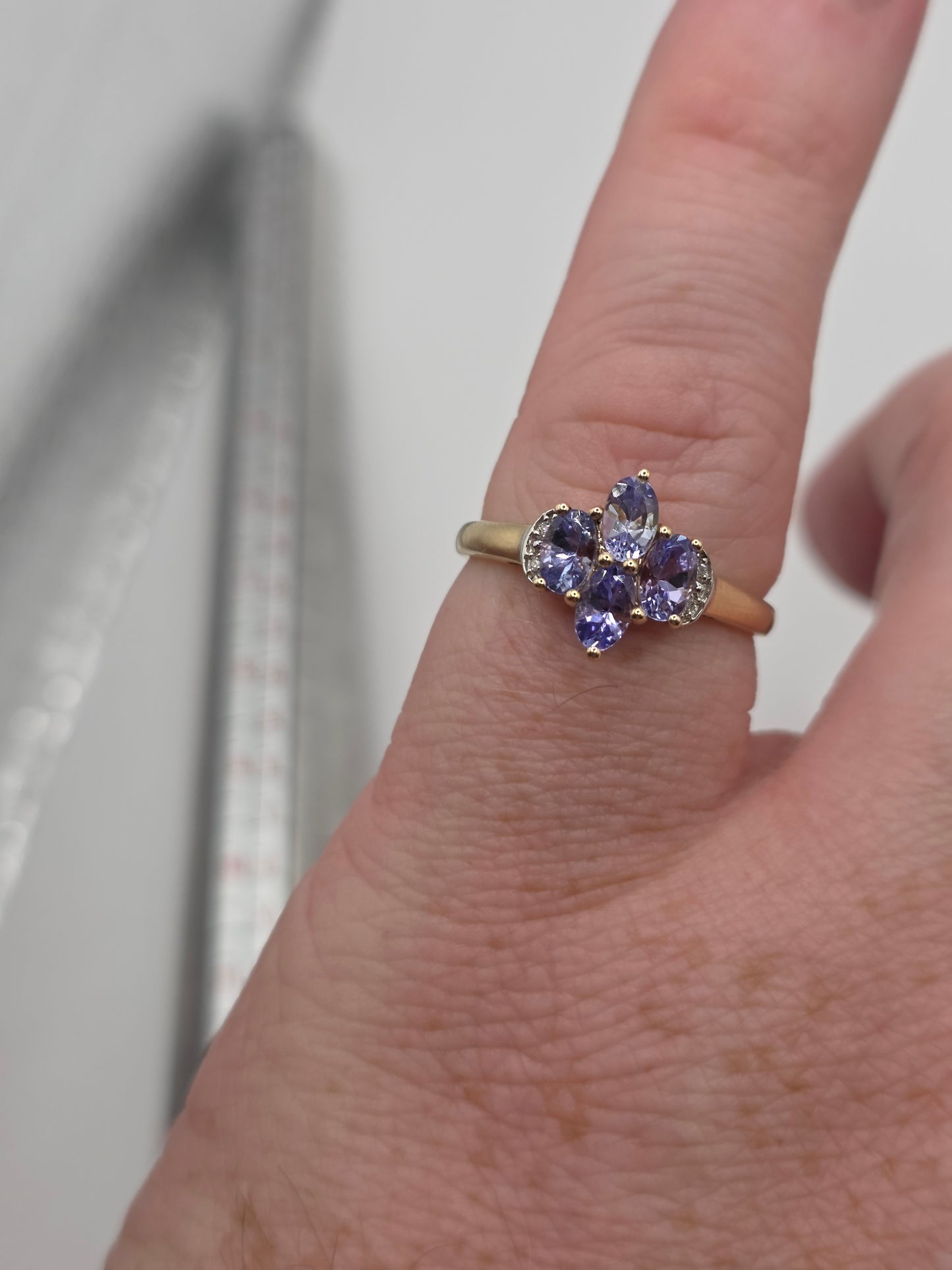 9ct gold tanzanite and diamond ring