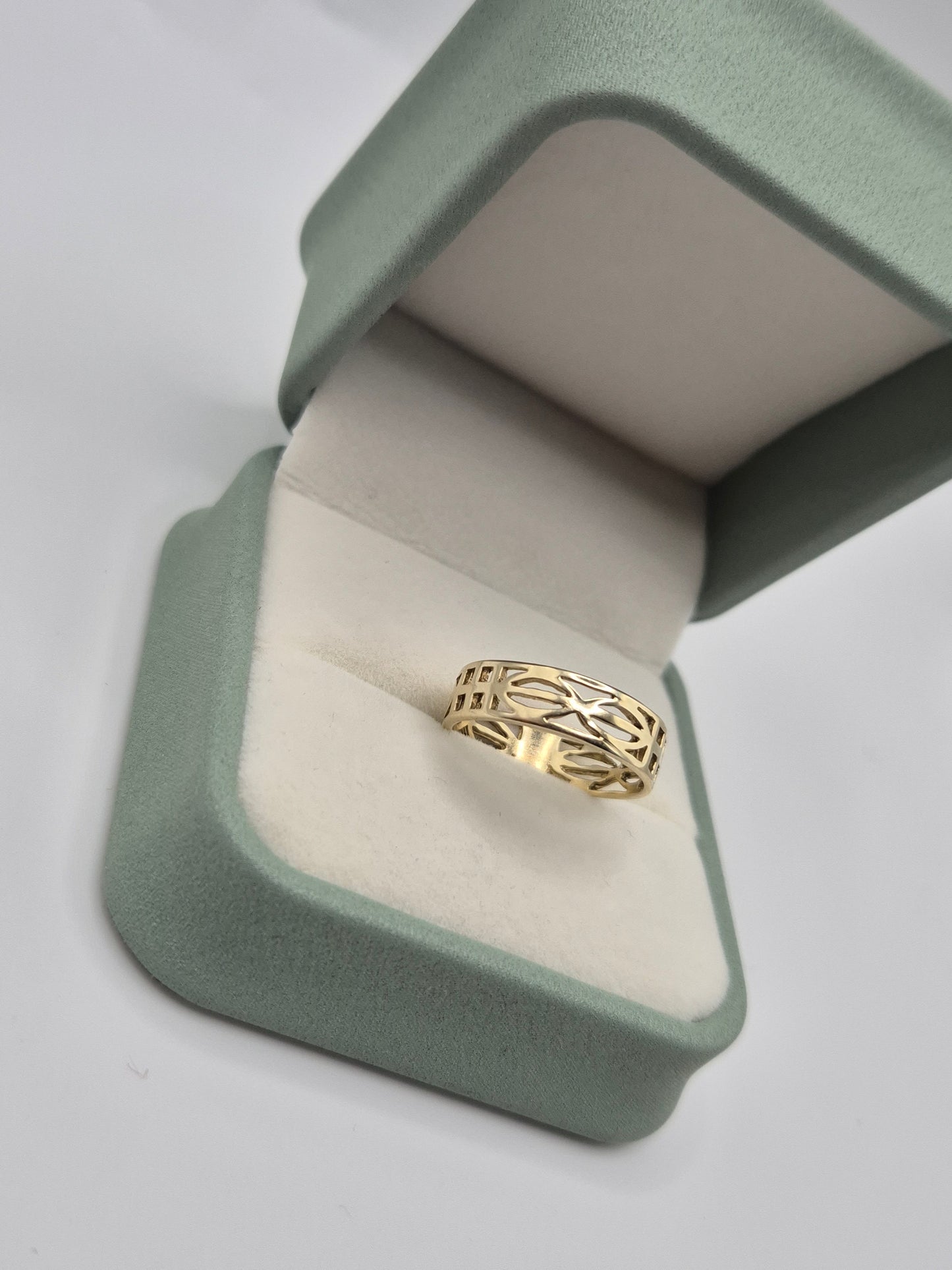 9ct gold ring