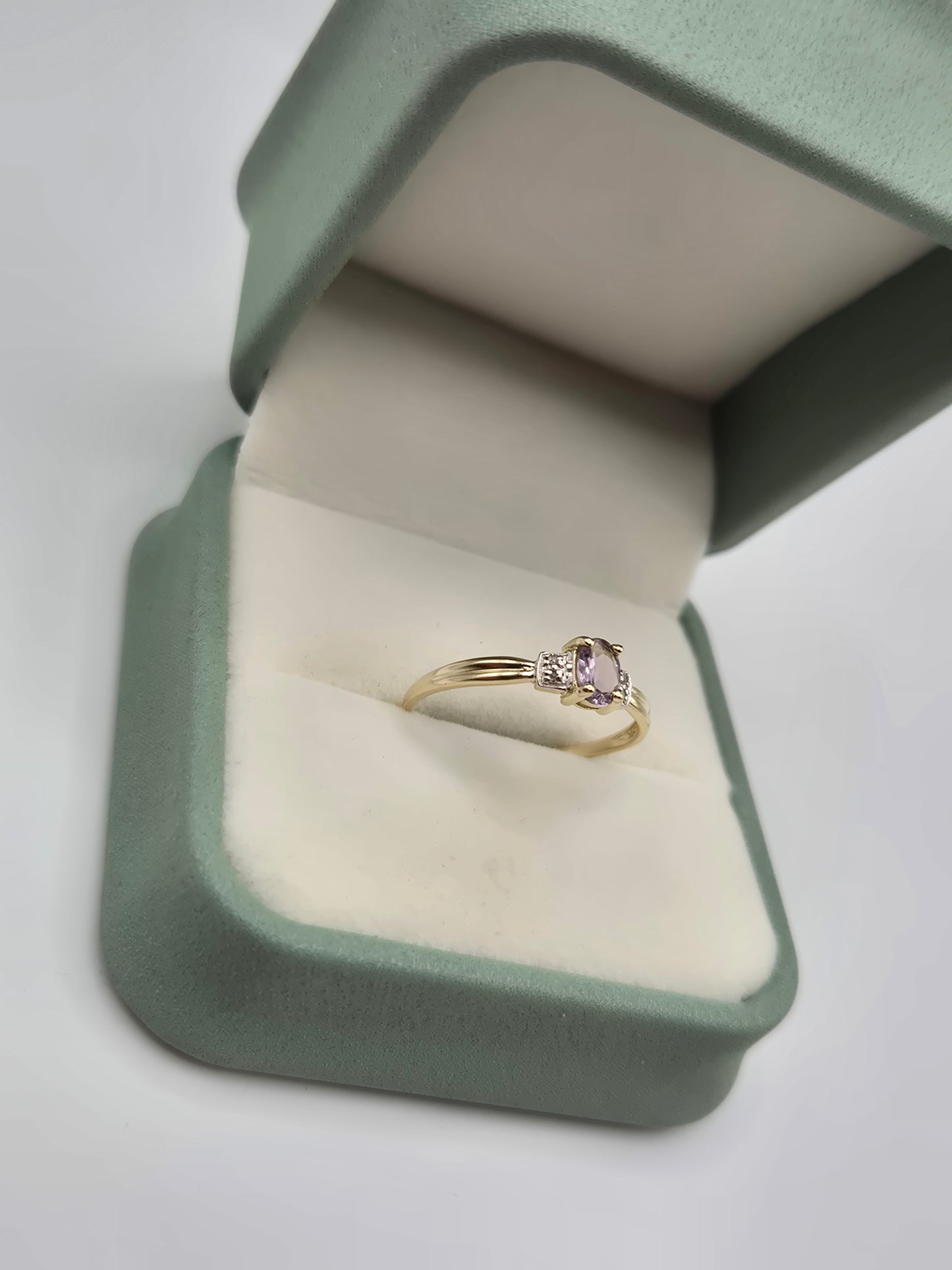 9ct gold amethyst and diamond ring