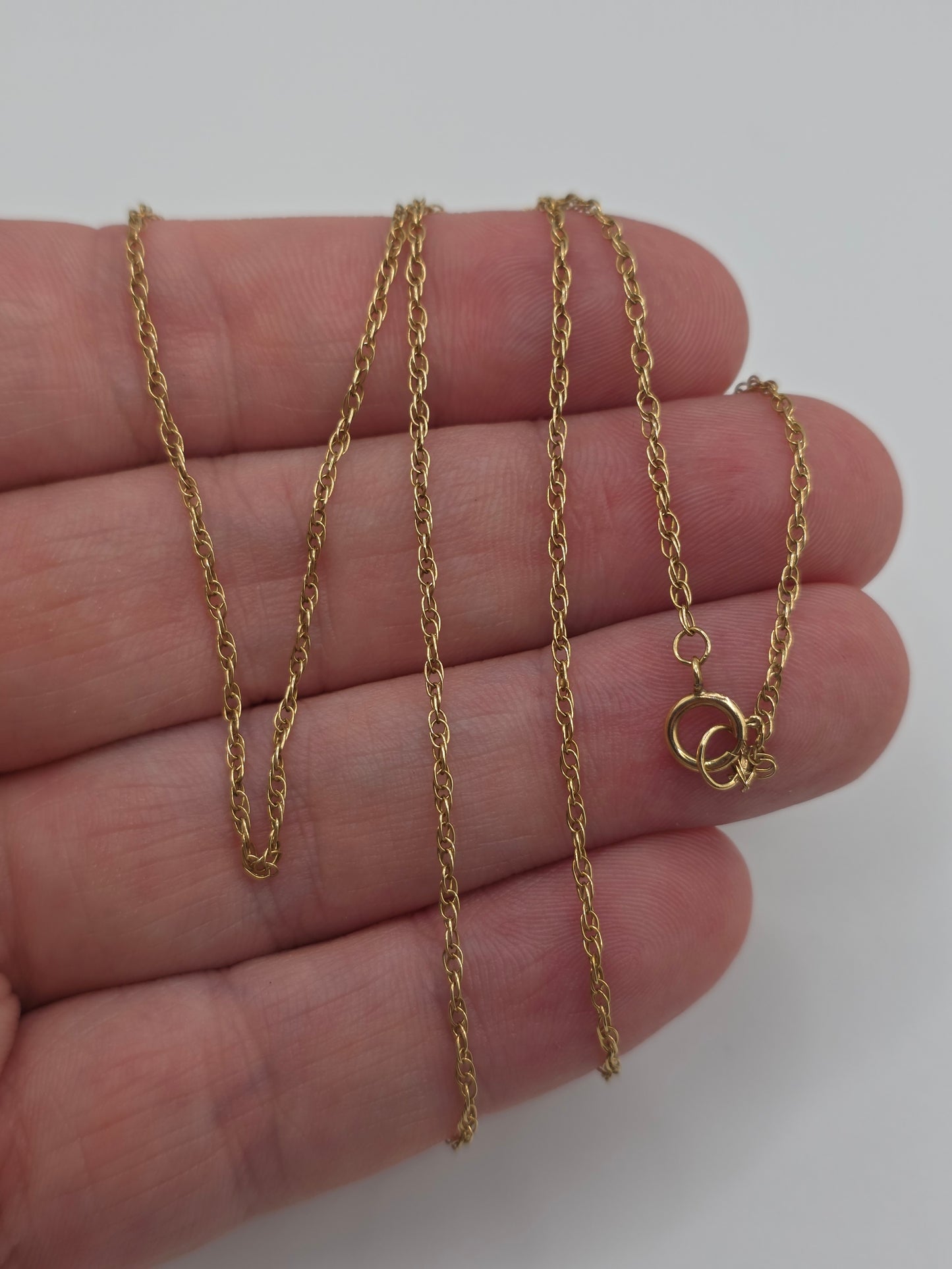9ct gold chain (100)
