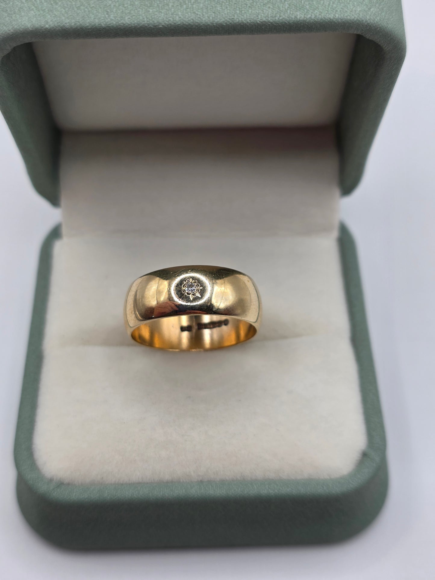 Heavy 9ct gold diamond gypsy ring
