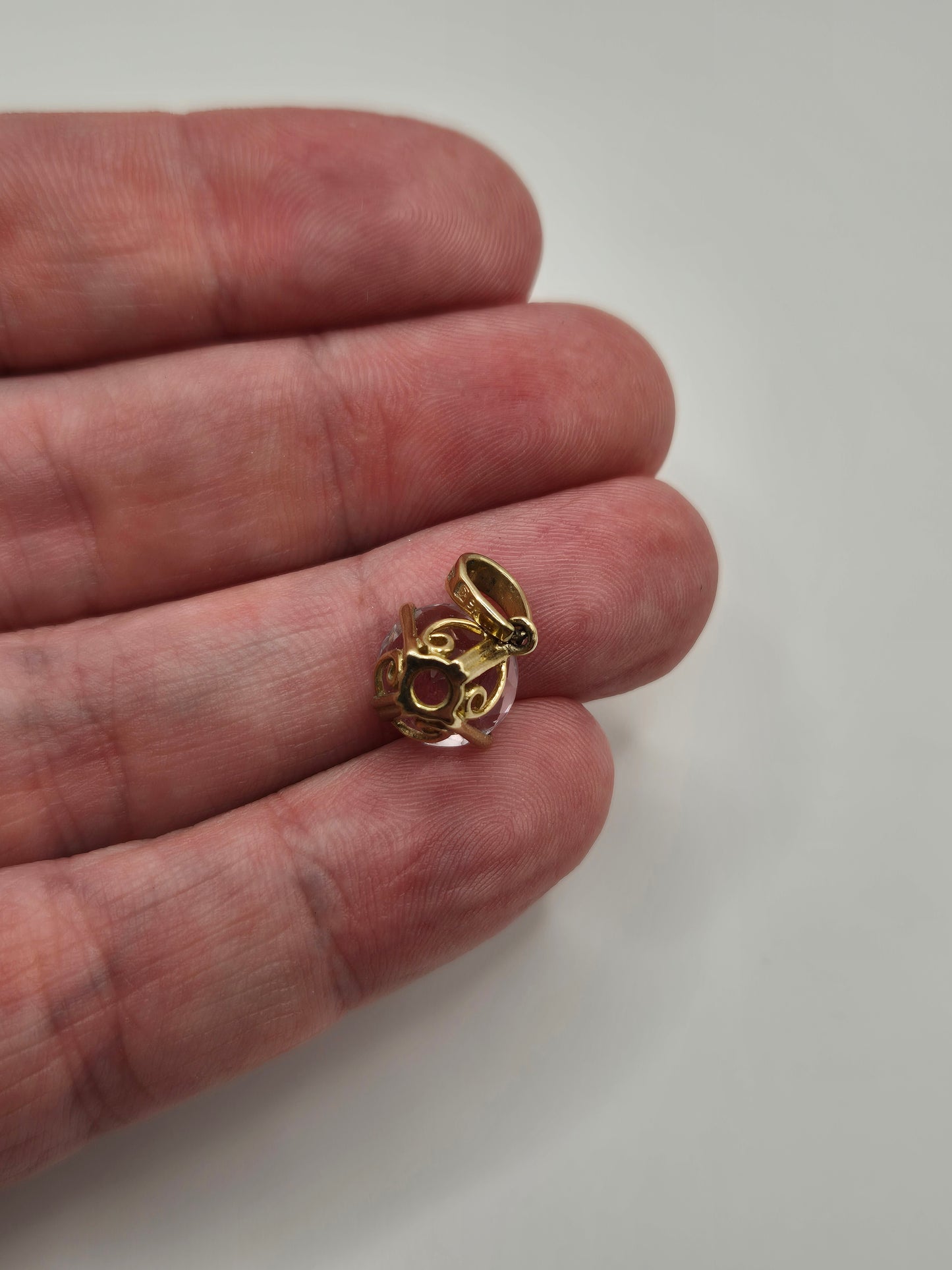 9ct gold kunzite pendant