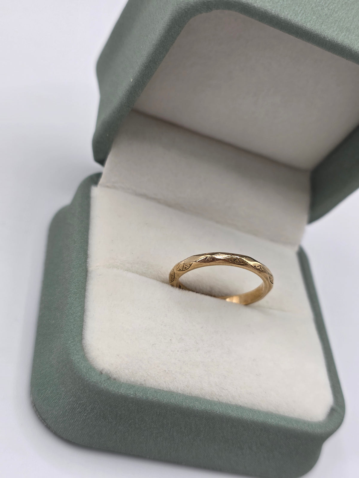 9ct gold ring