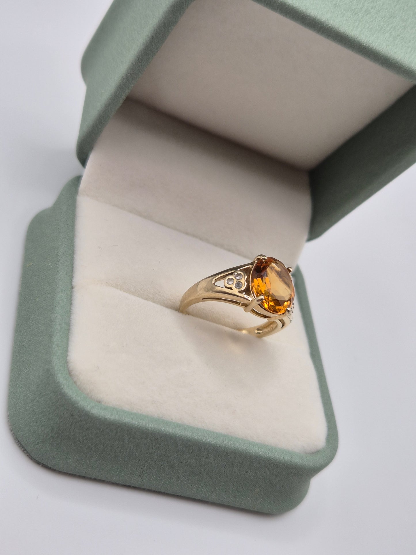Heavy 9ct gold citrine ring