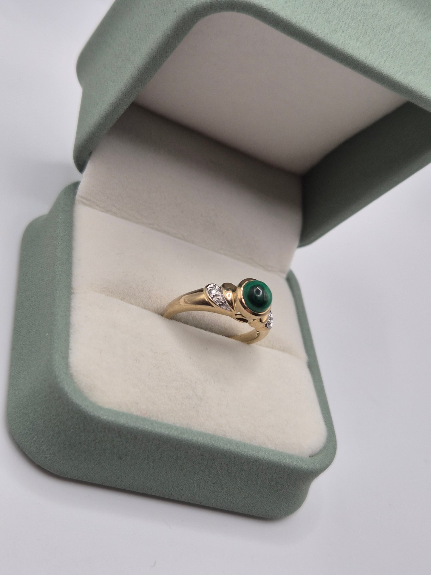 9ct gold malachite and diamond ring