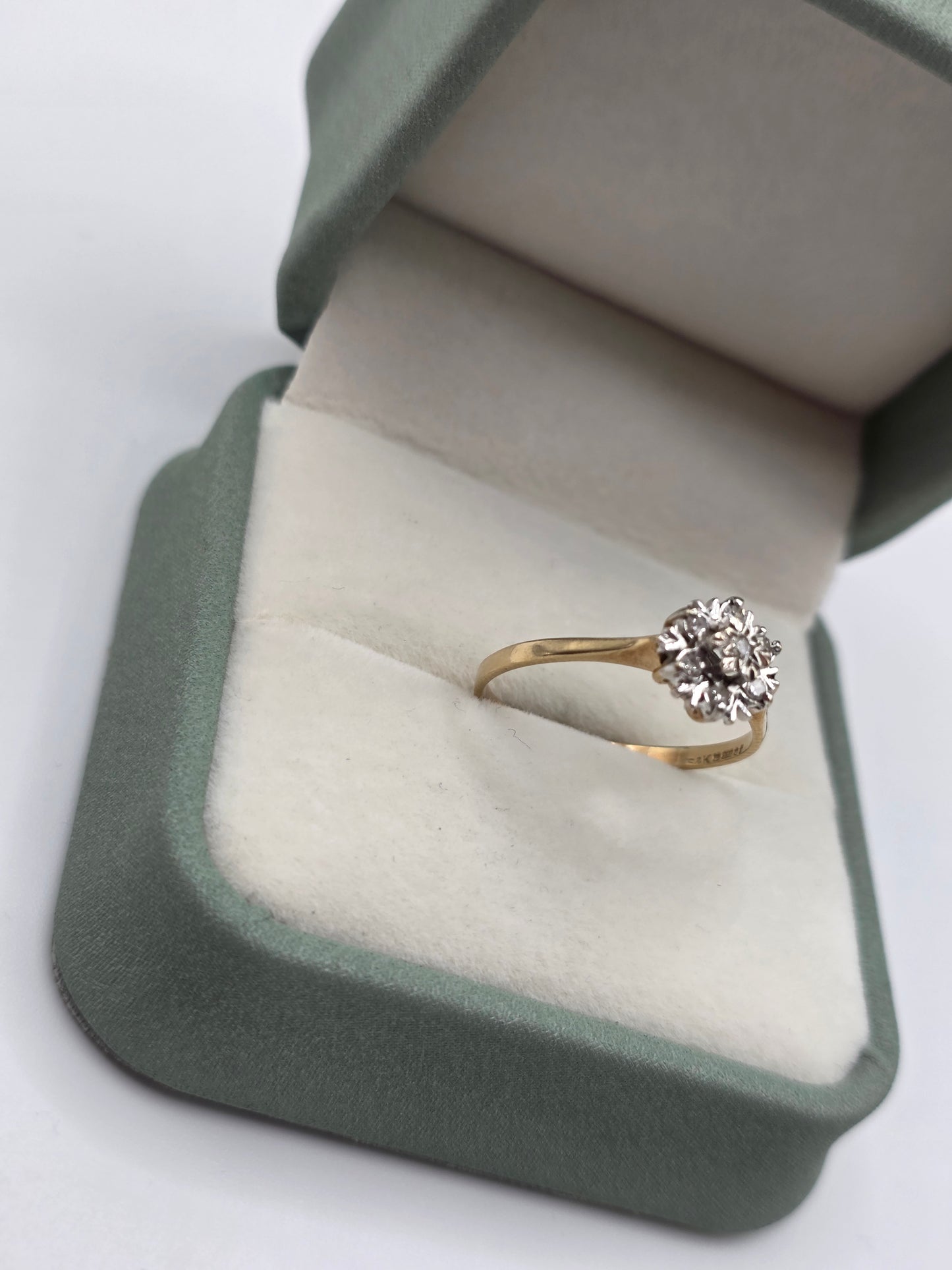 9ct gold diamond snowflake ring