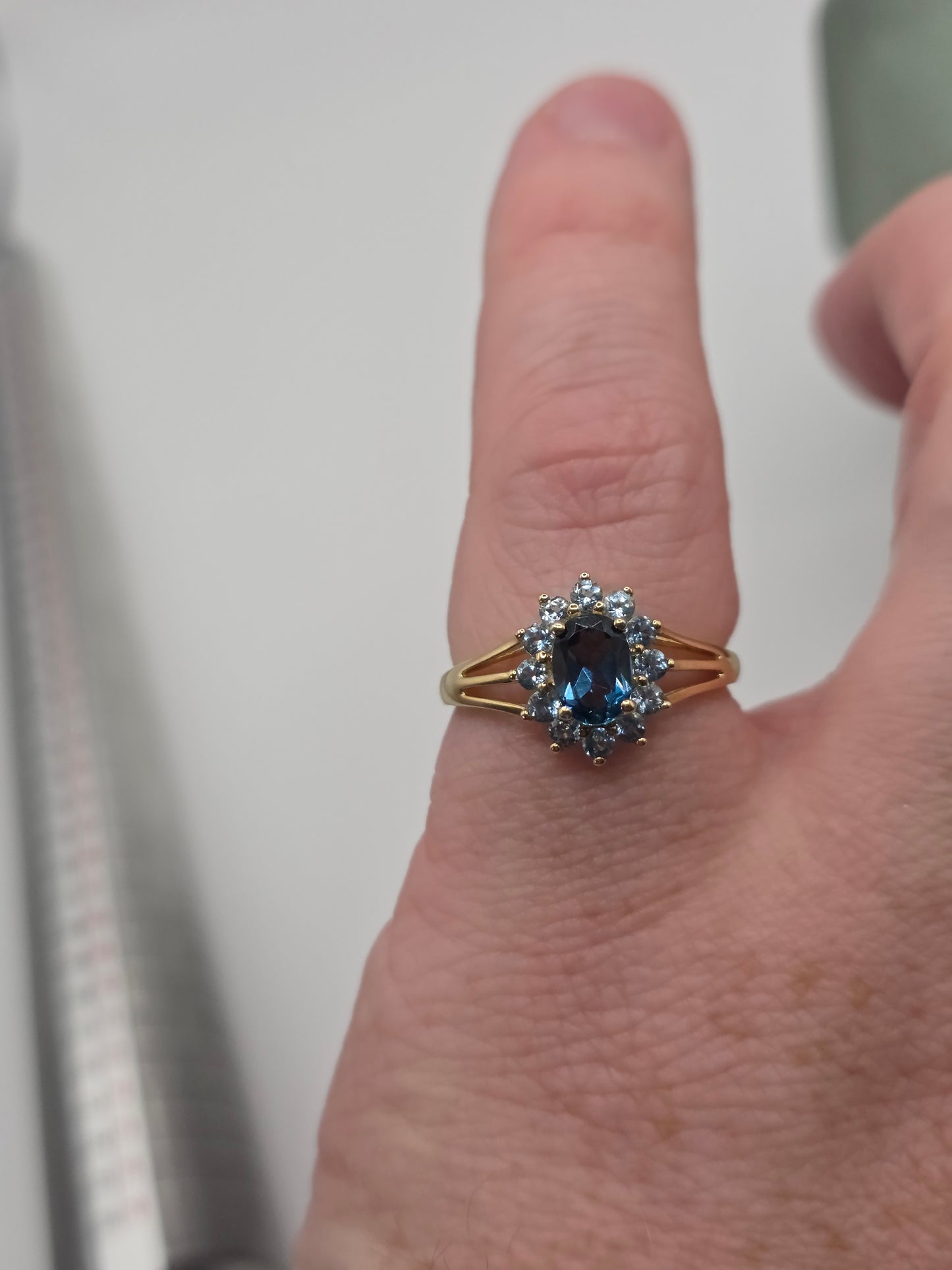 9ct gold topaz cluster ring