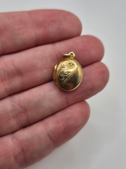 9ct gold locket pendant