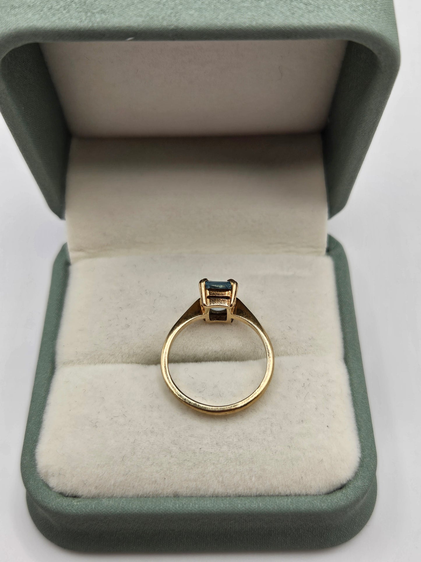 9ct gold topaz ring