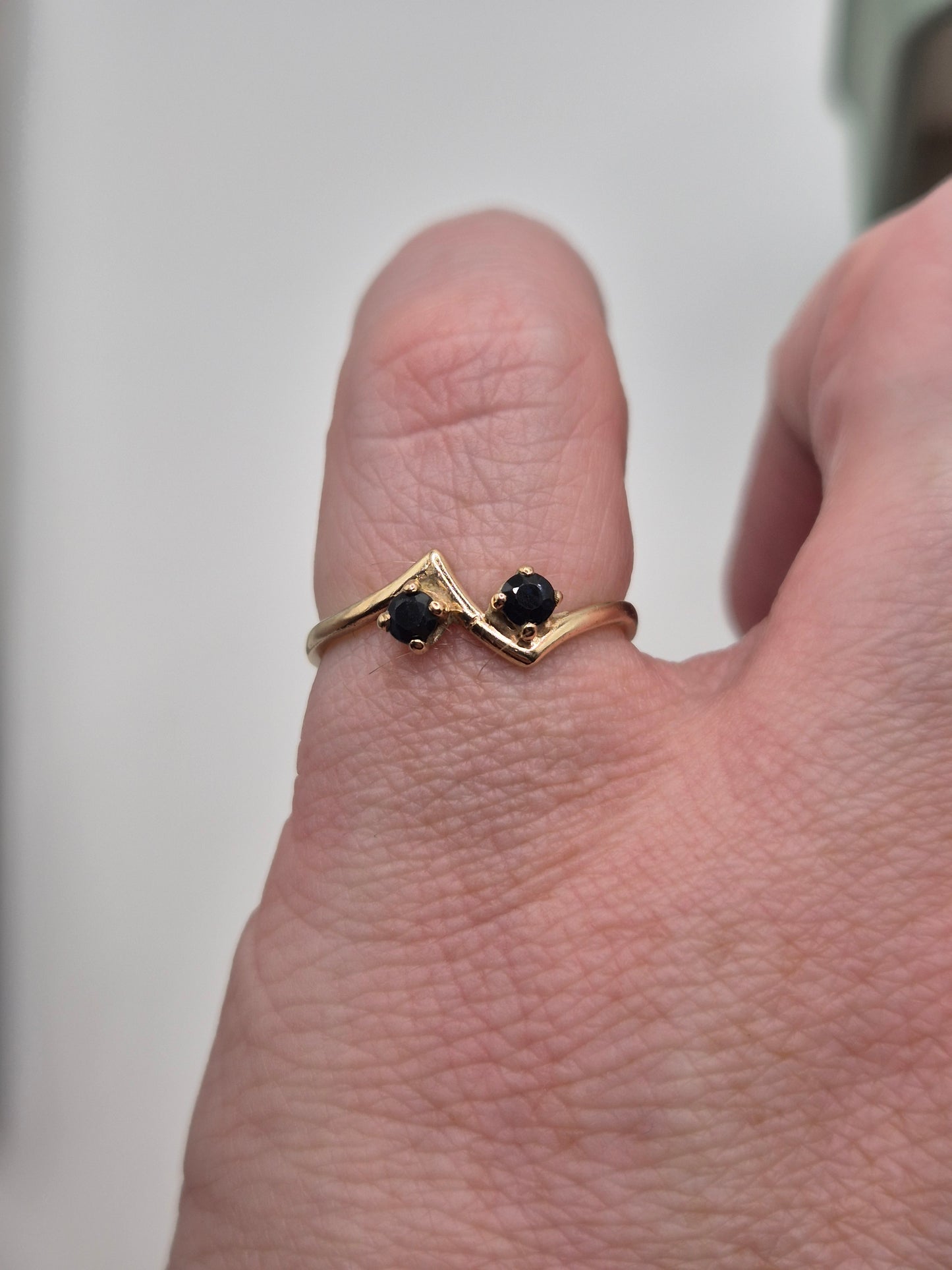 9ct gold sapphire ring