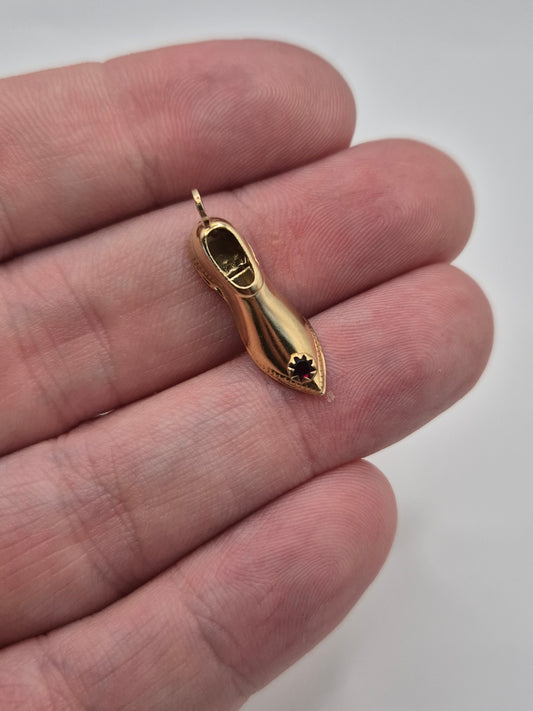 9ct gold garnet shoe charm