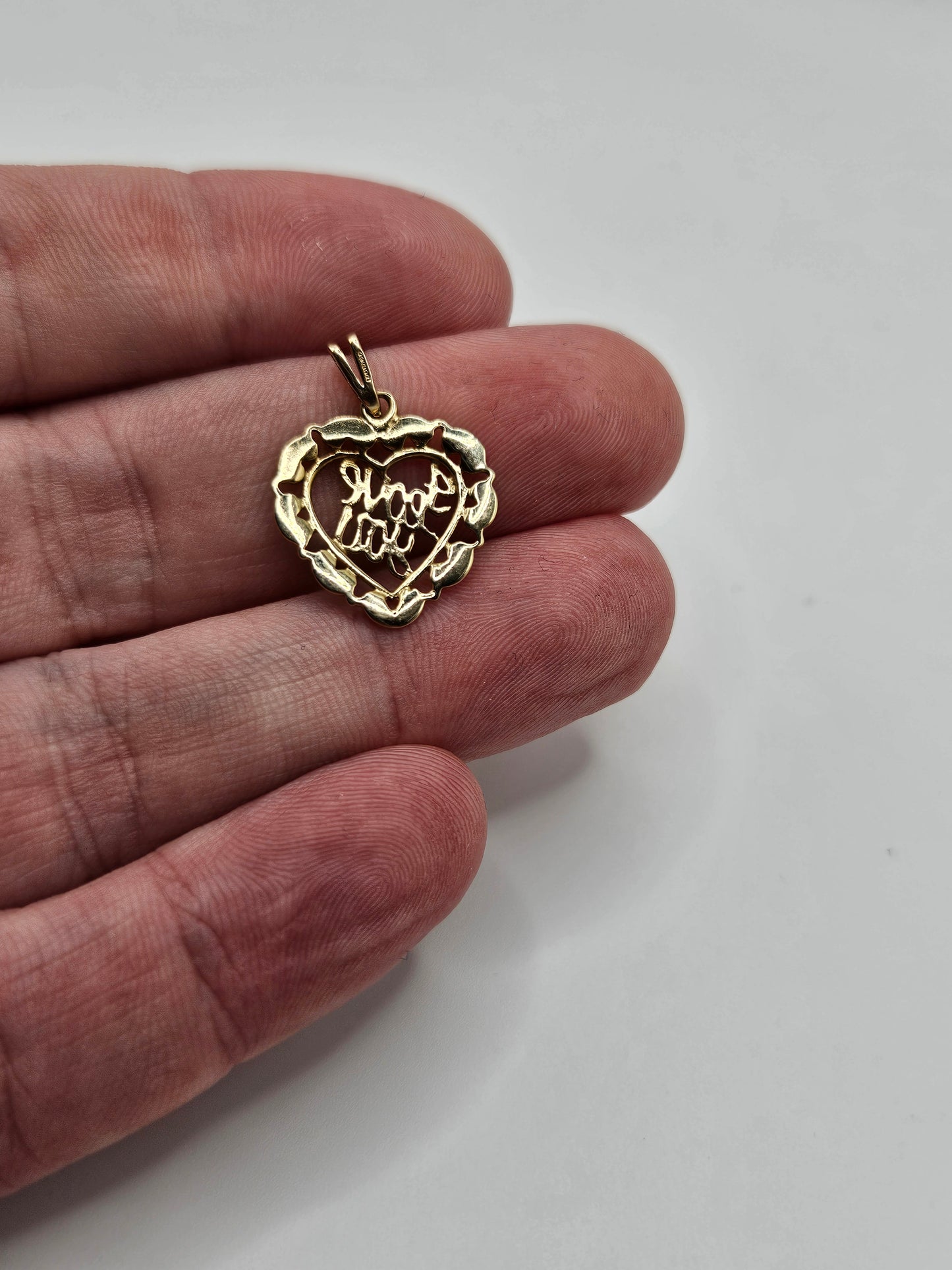 9ct gold "i love you" pendant