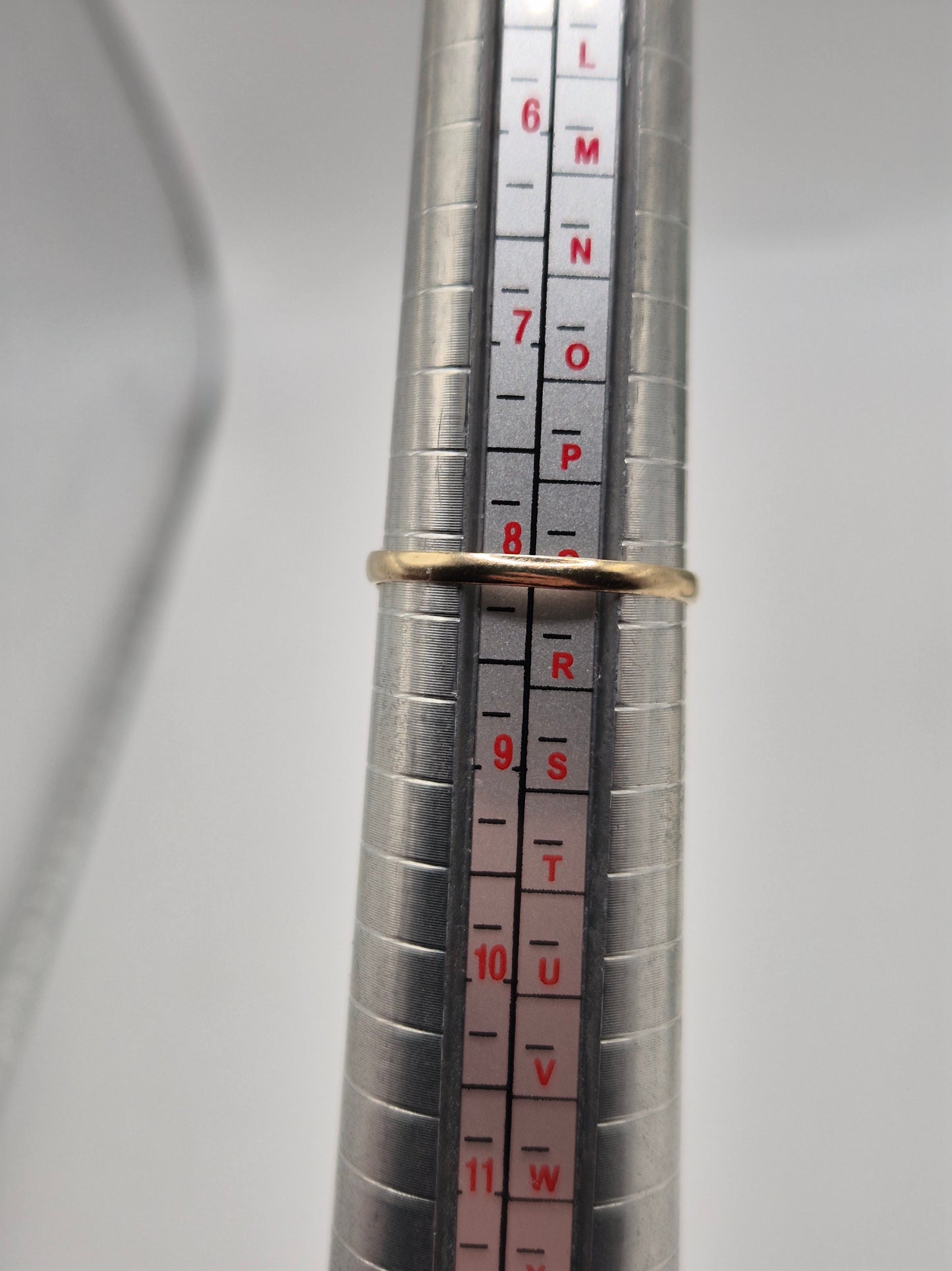 9ct gold garnet ring