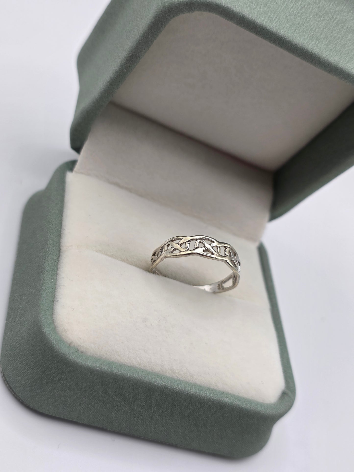 9ct white gold celtic ring
