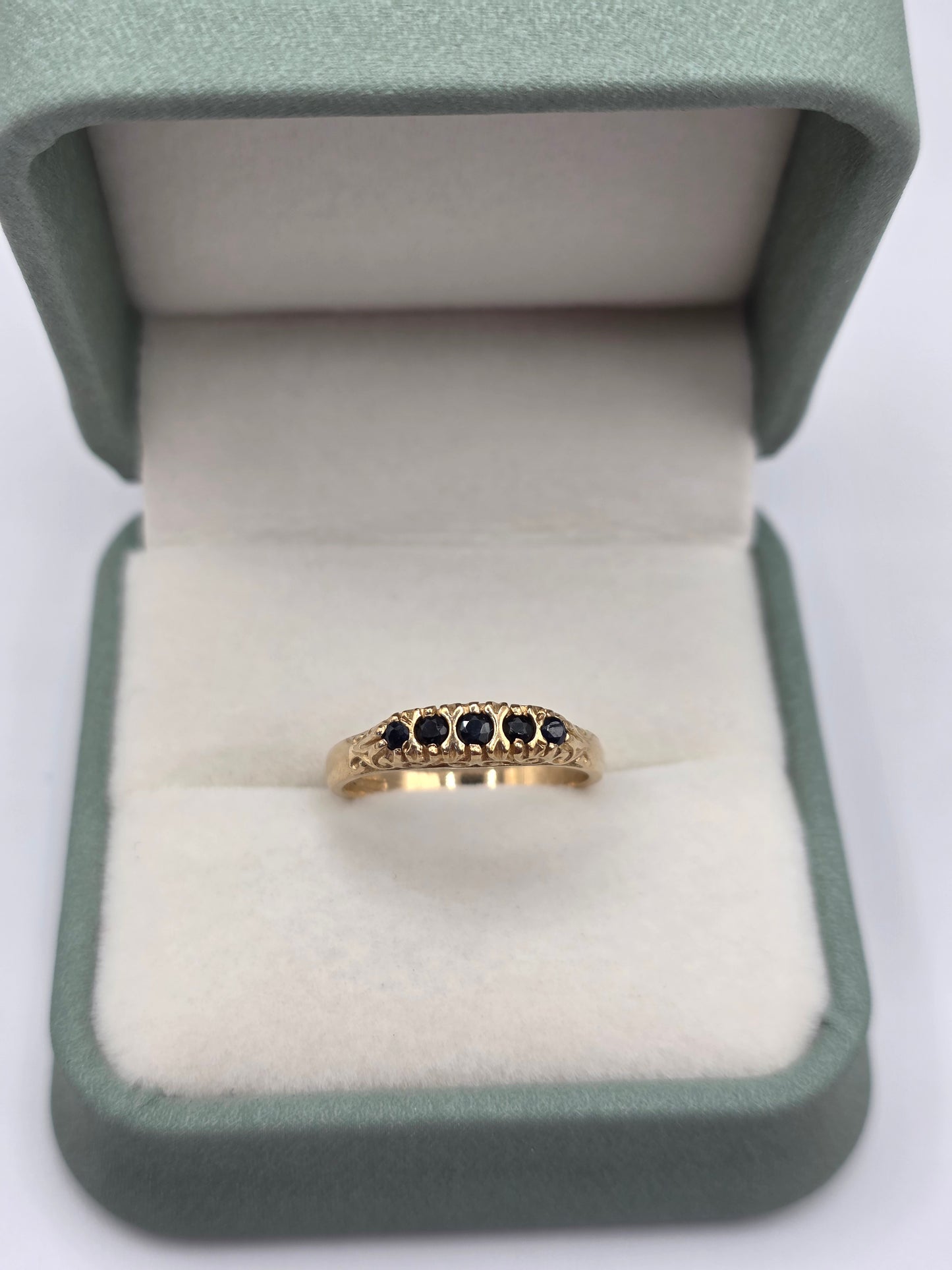 9ct gold sapphire ring