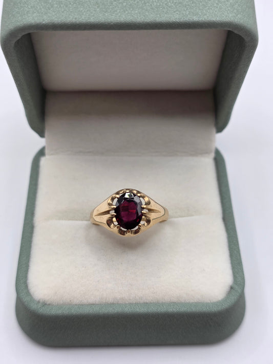 9ct gold garnet ring