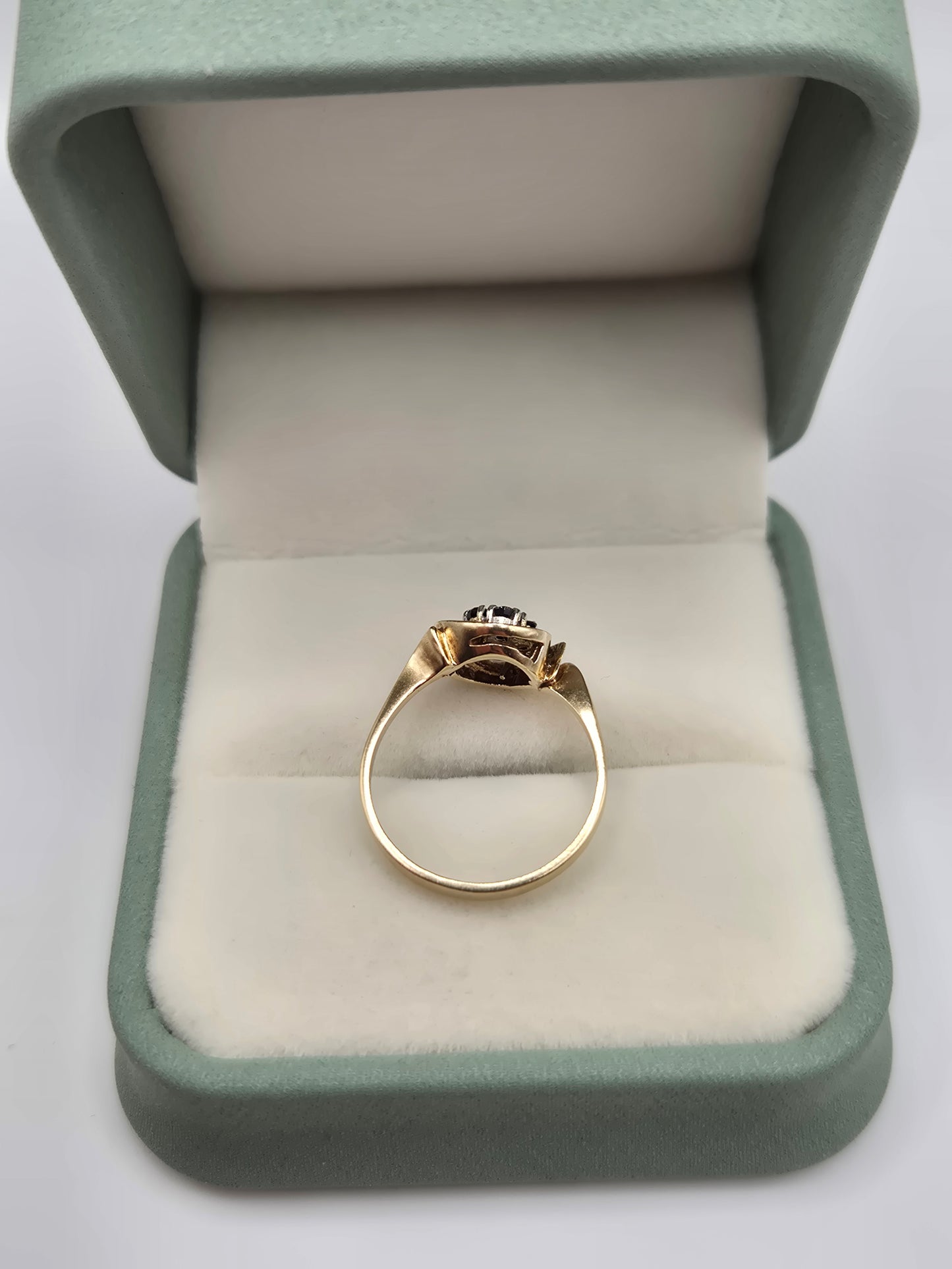 9ct gold sapphire and diamond ring