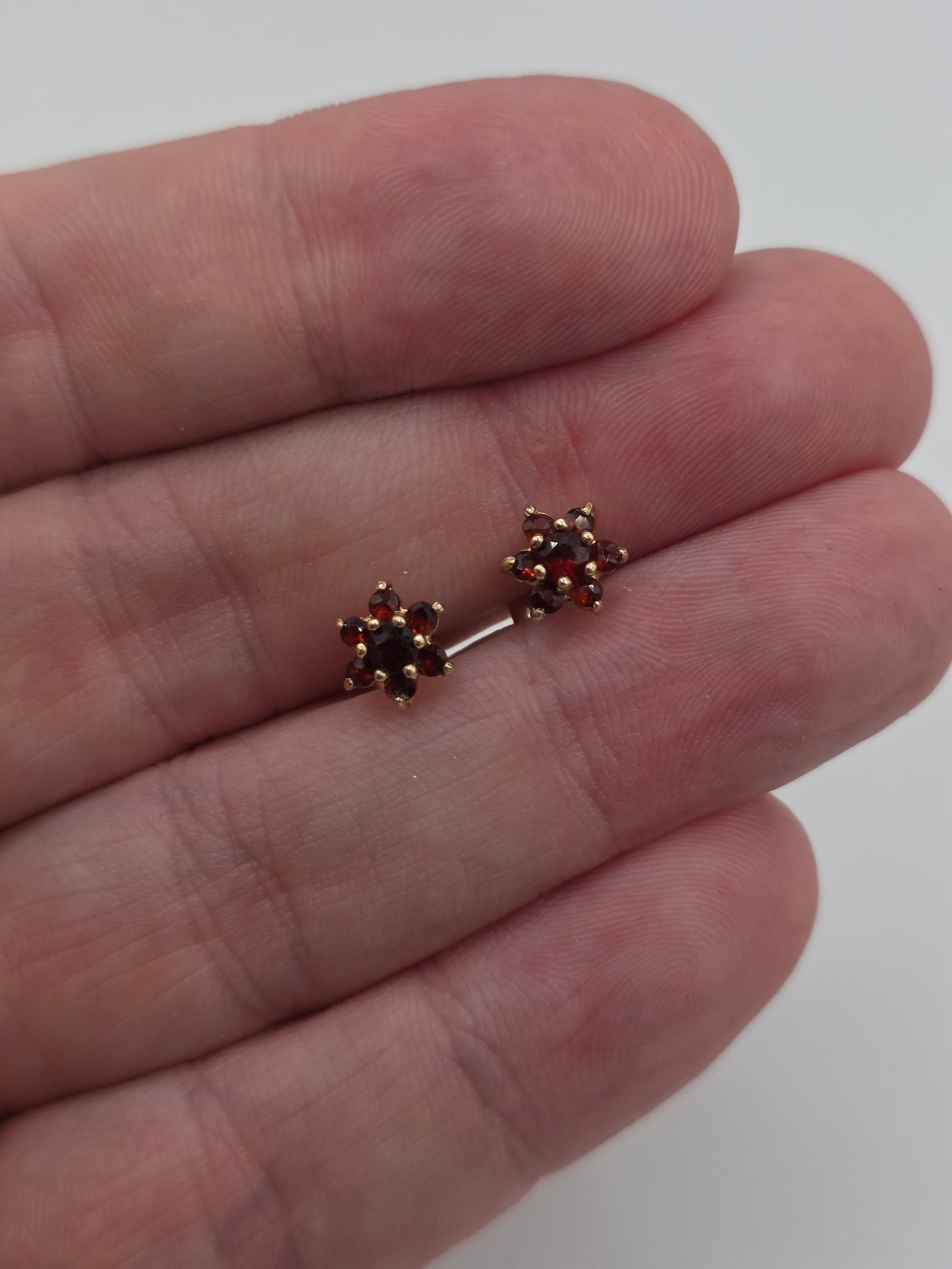 9ct gold garnet earrings