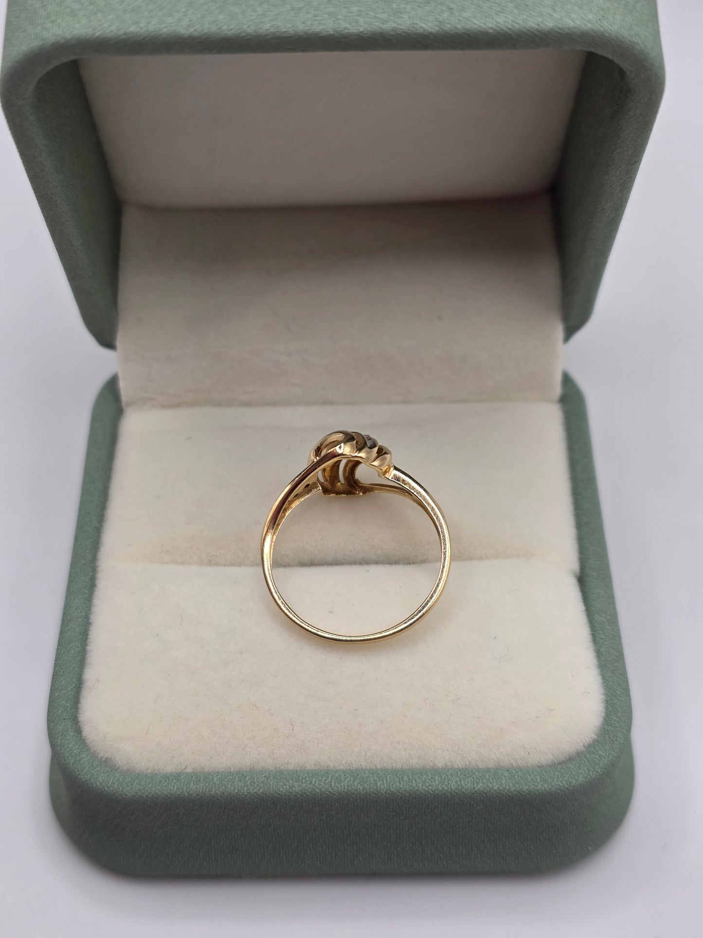 9ct gold diamond ring