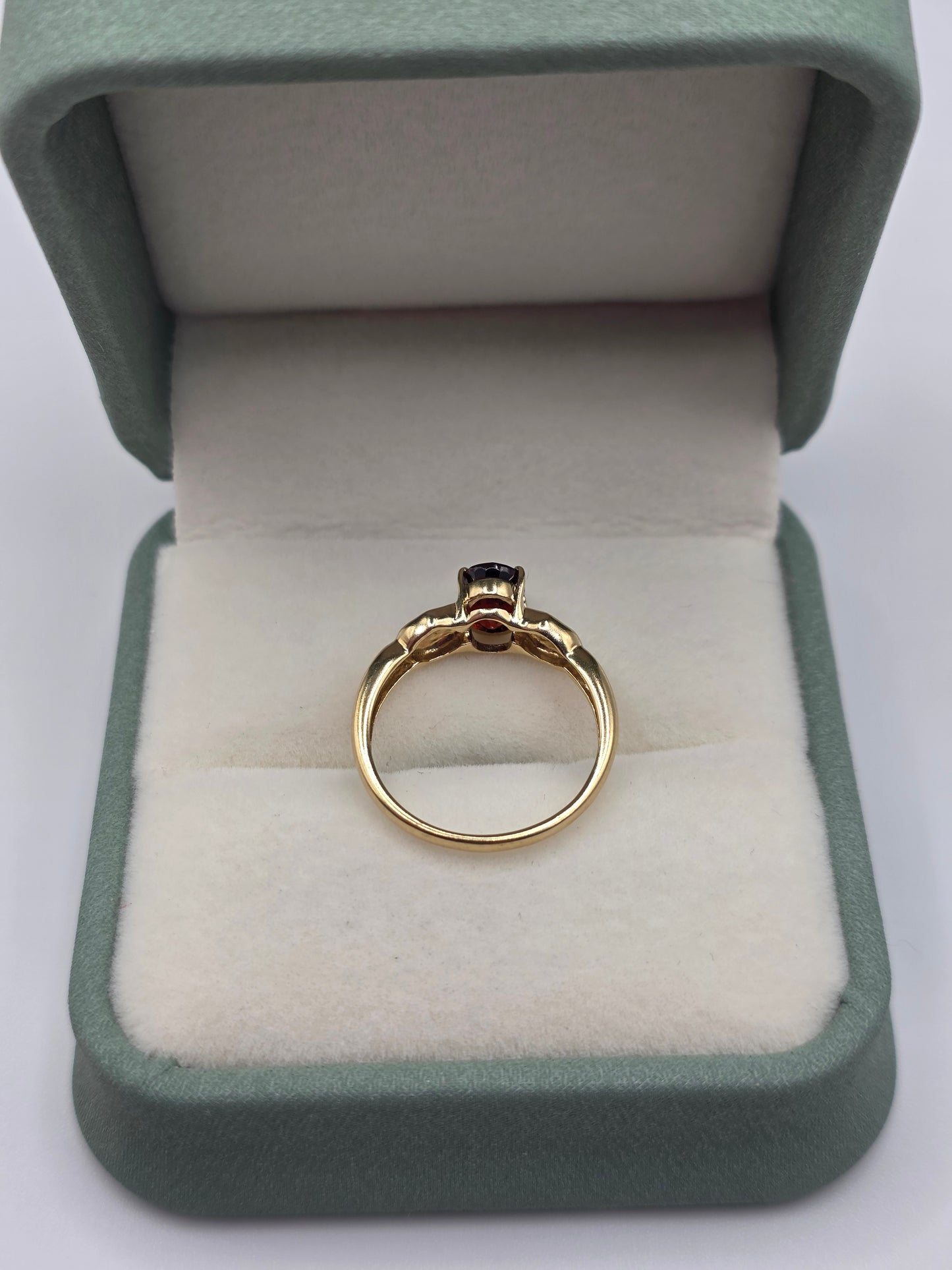 9ct gold garnet and diamond ring