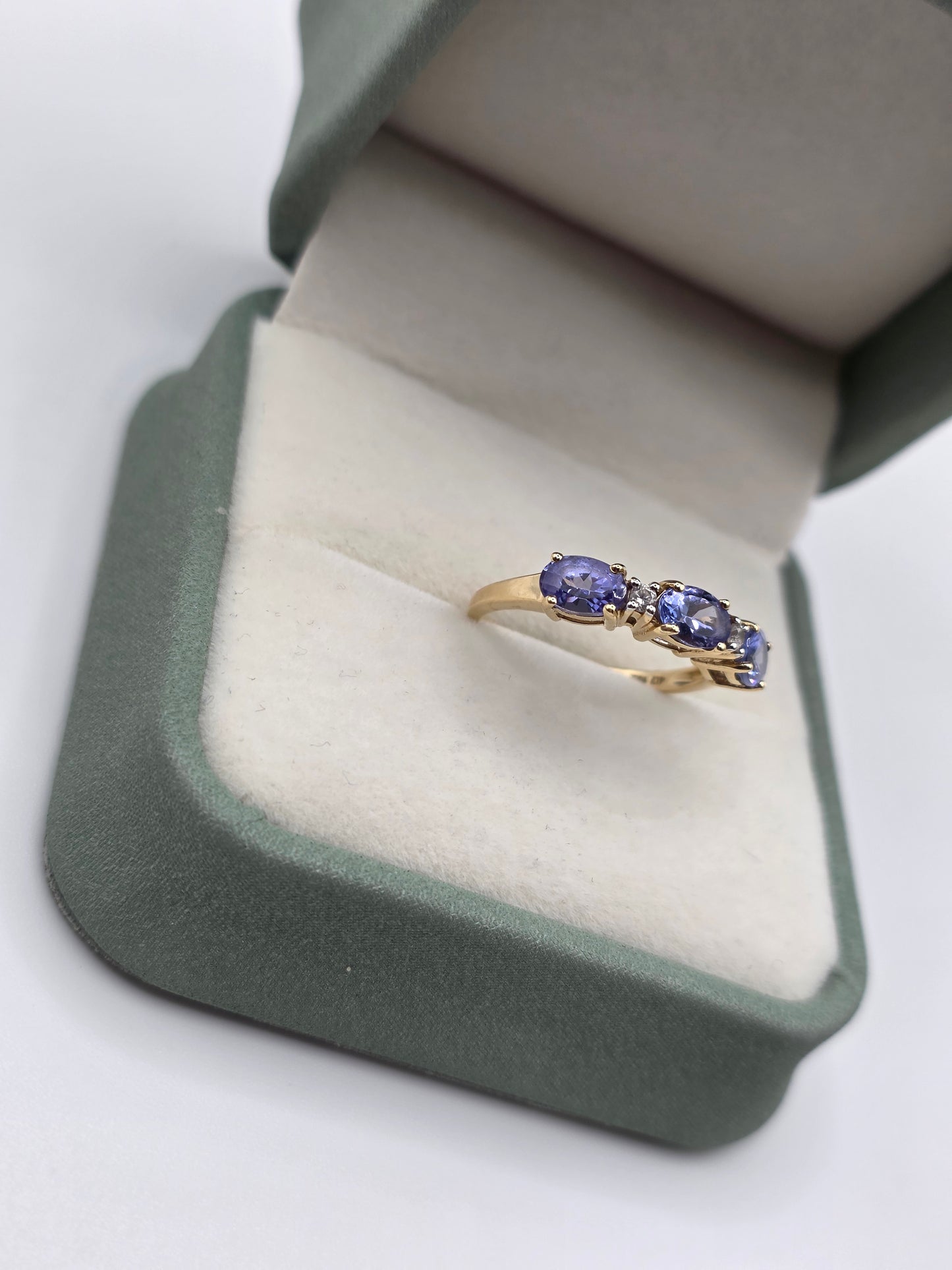 9ct gold tanzanite and topaz ring