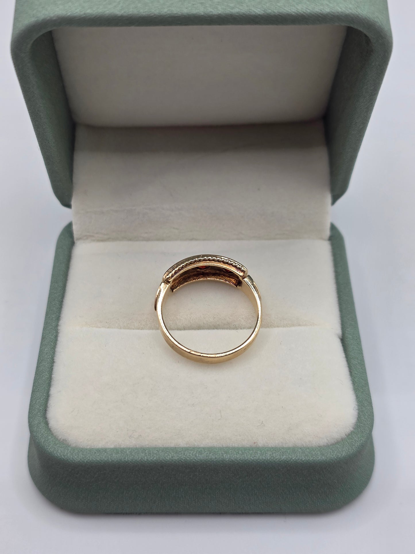 9ct gold garnet gypsy ring