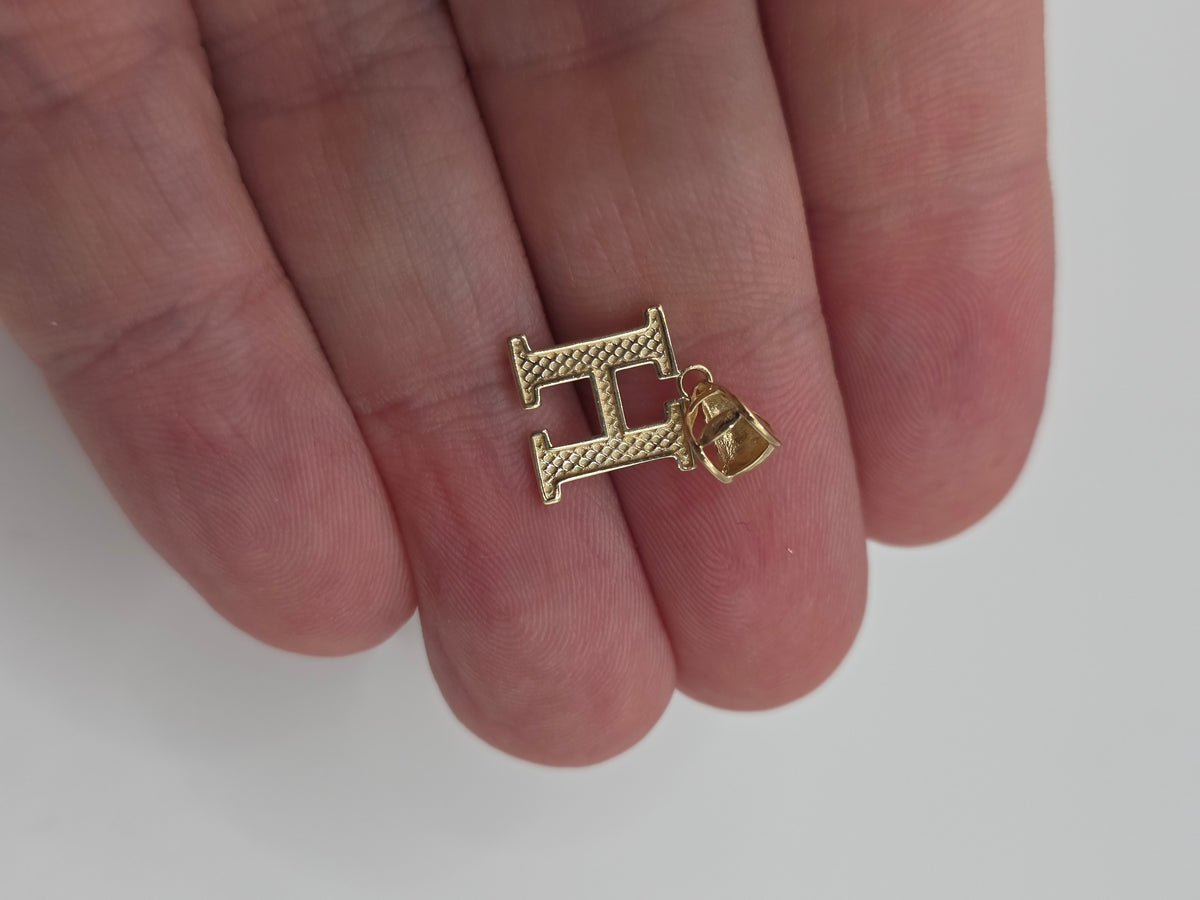 9ct gold initial H pendant