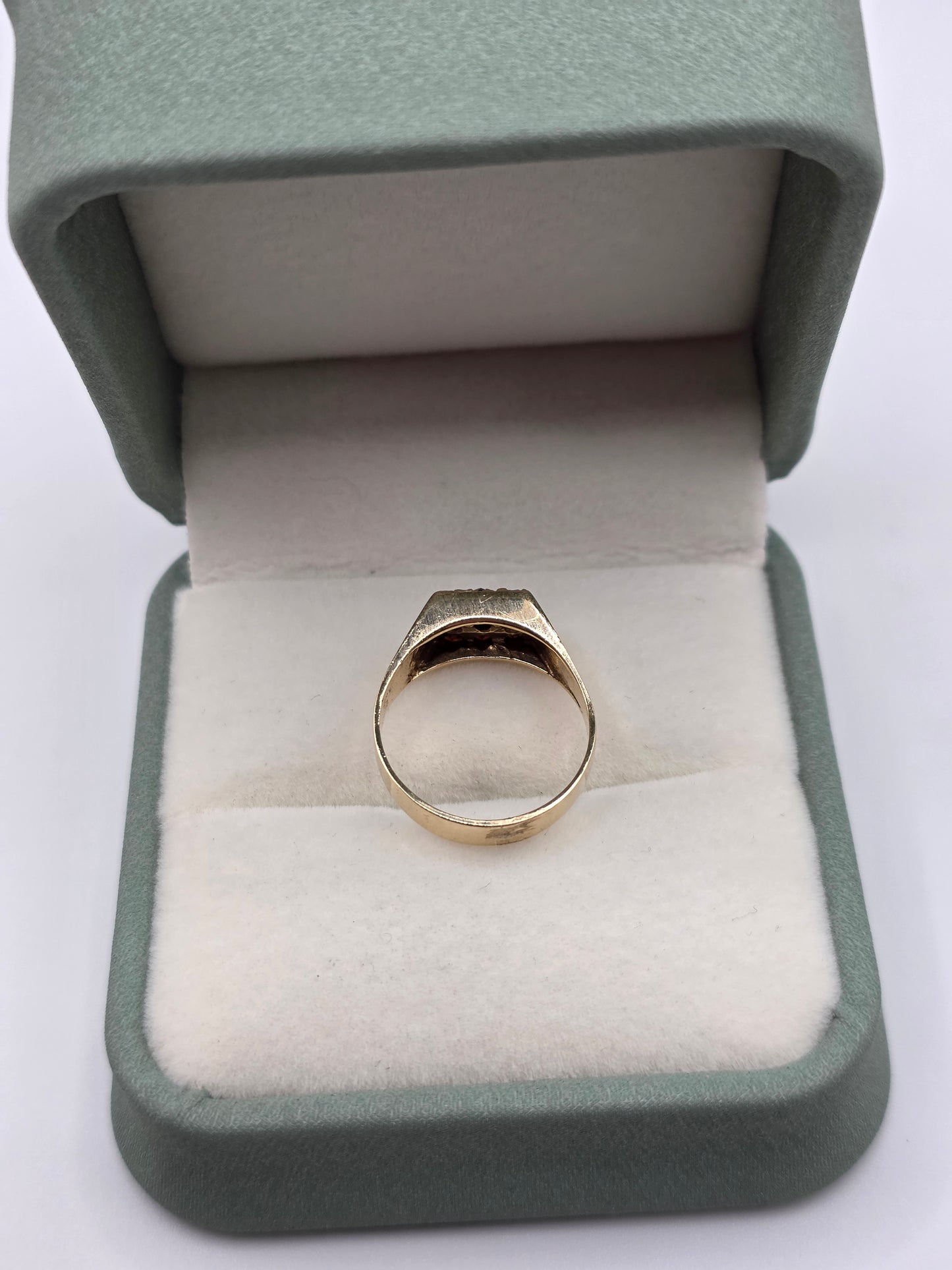 9ct gold garnet signet ring