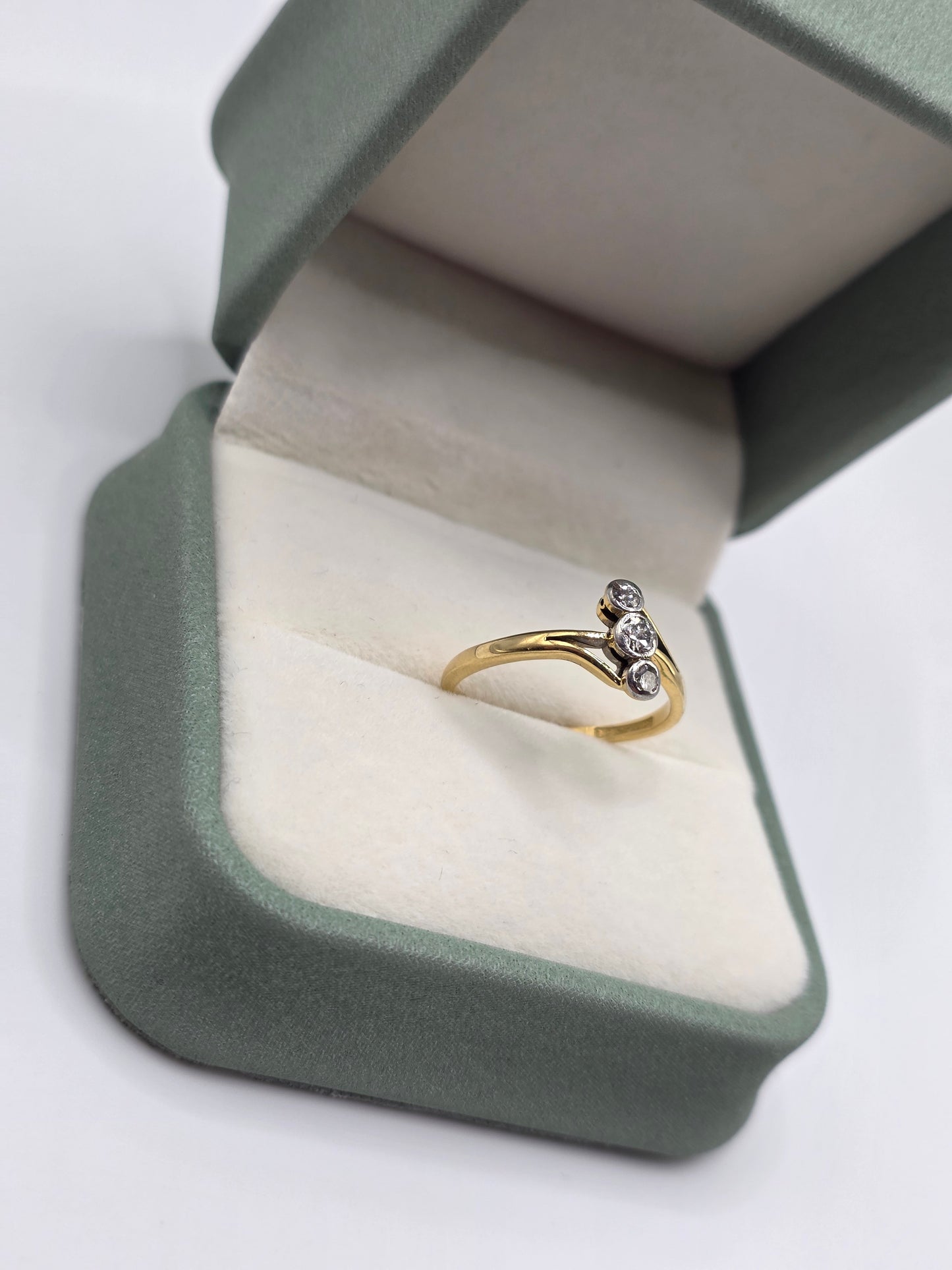 18ct gold diamond ring