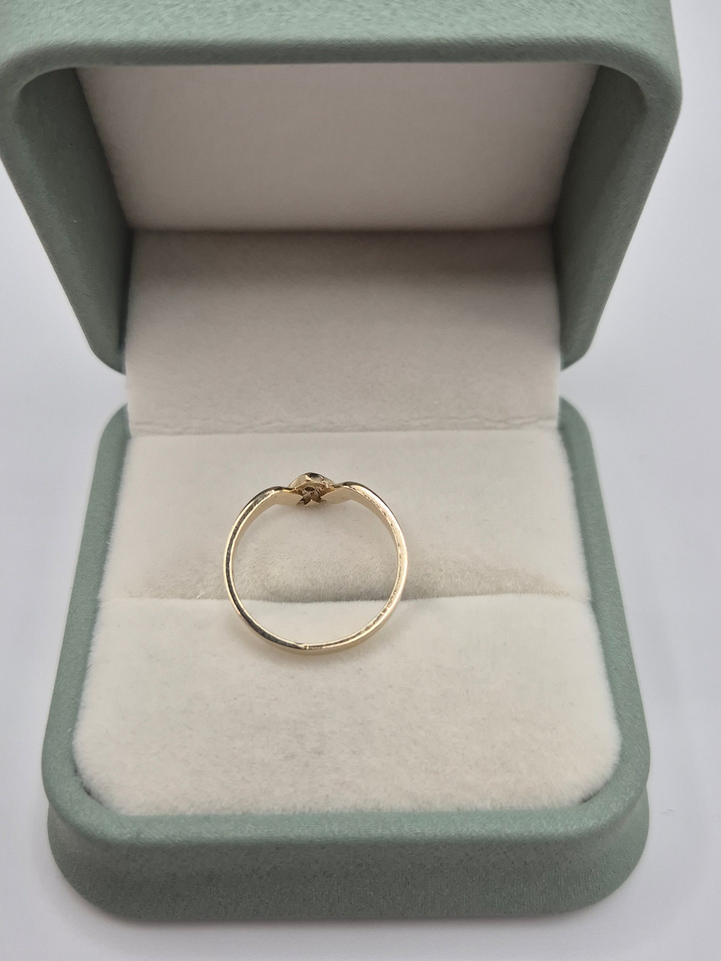 9ct gold diamond ring