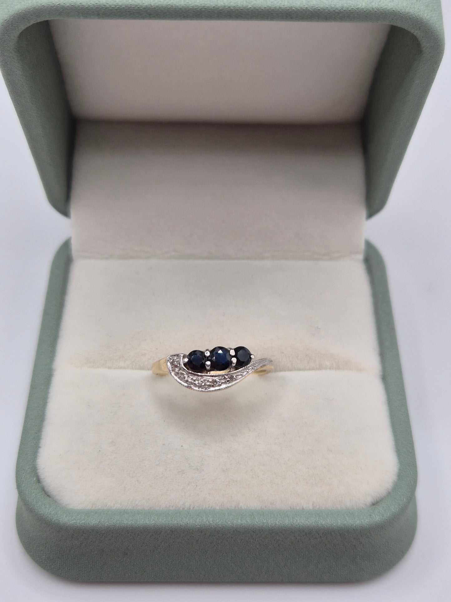 9ct gold sapphire and diamond ring