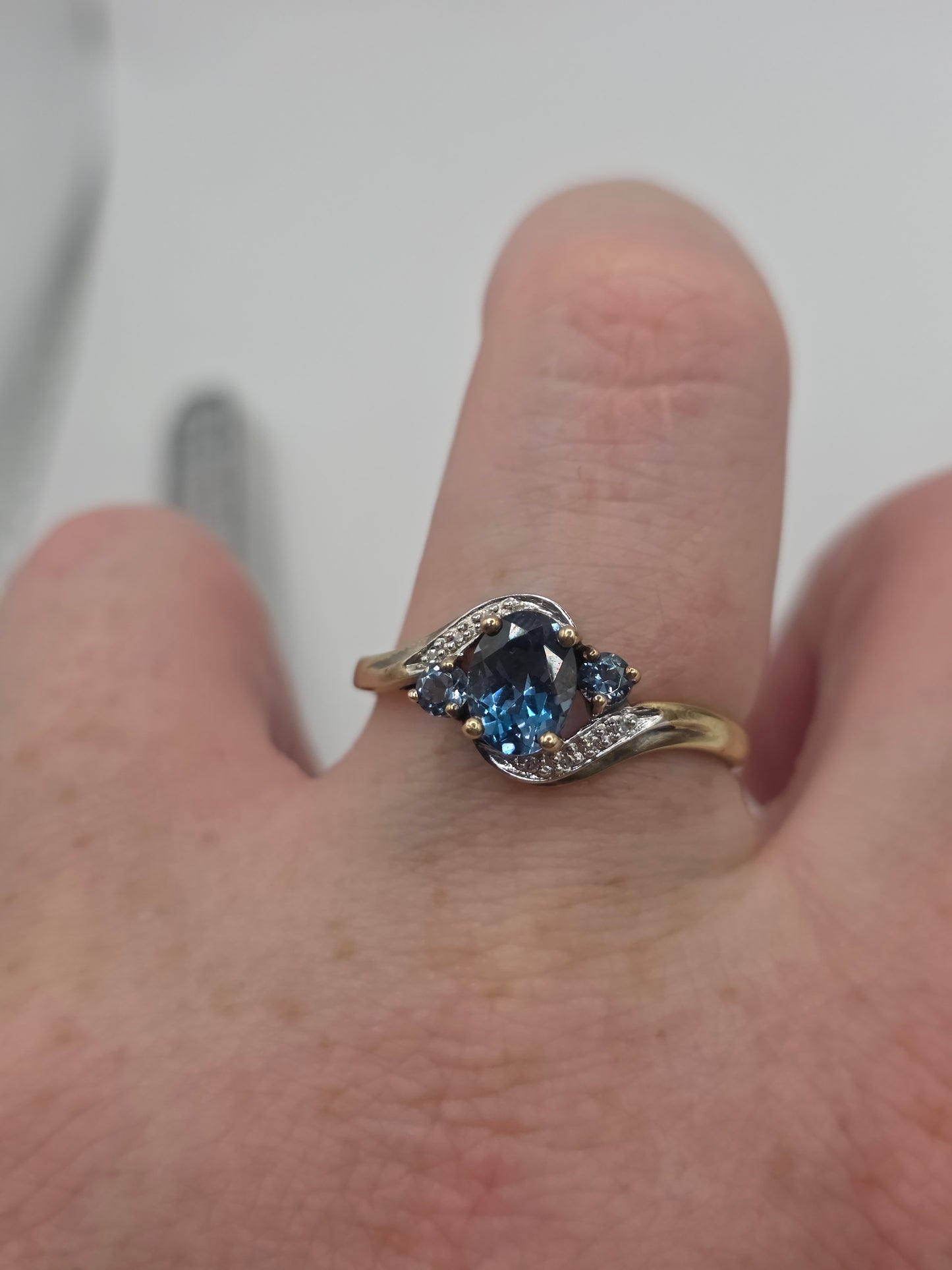 9ct gold topaz and diamond ring