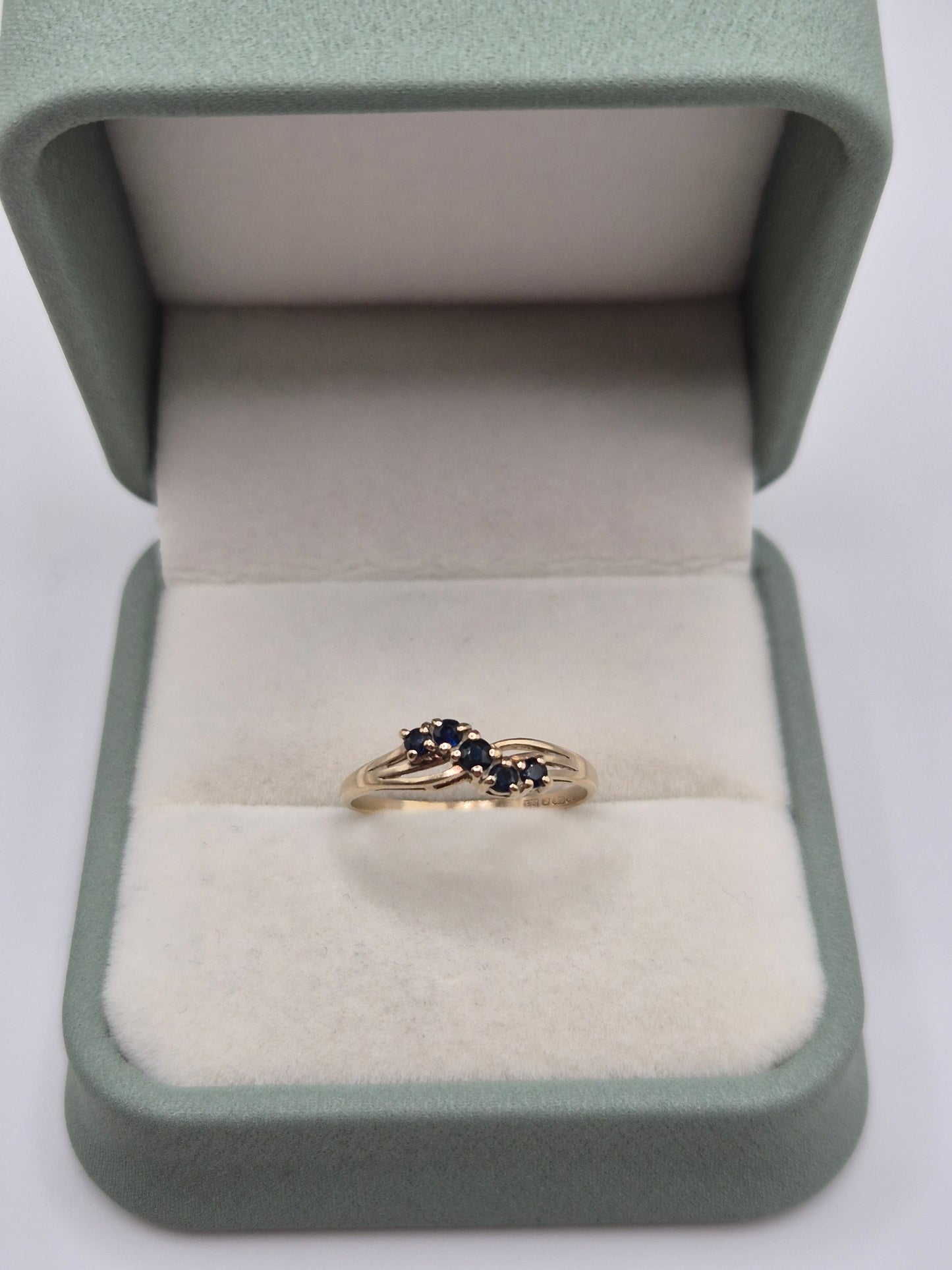 9ct gold sapphire ring