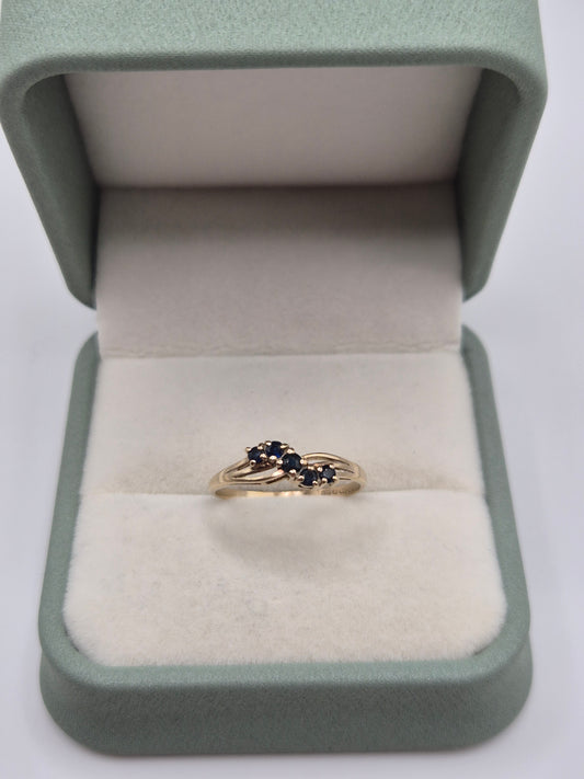 9ct gold sapphire ring