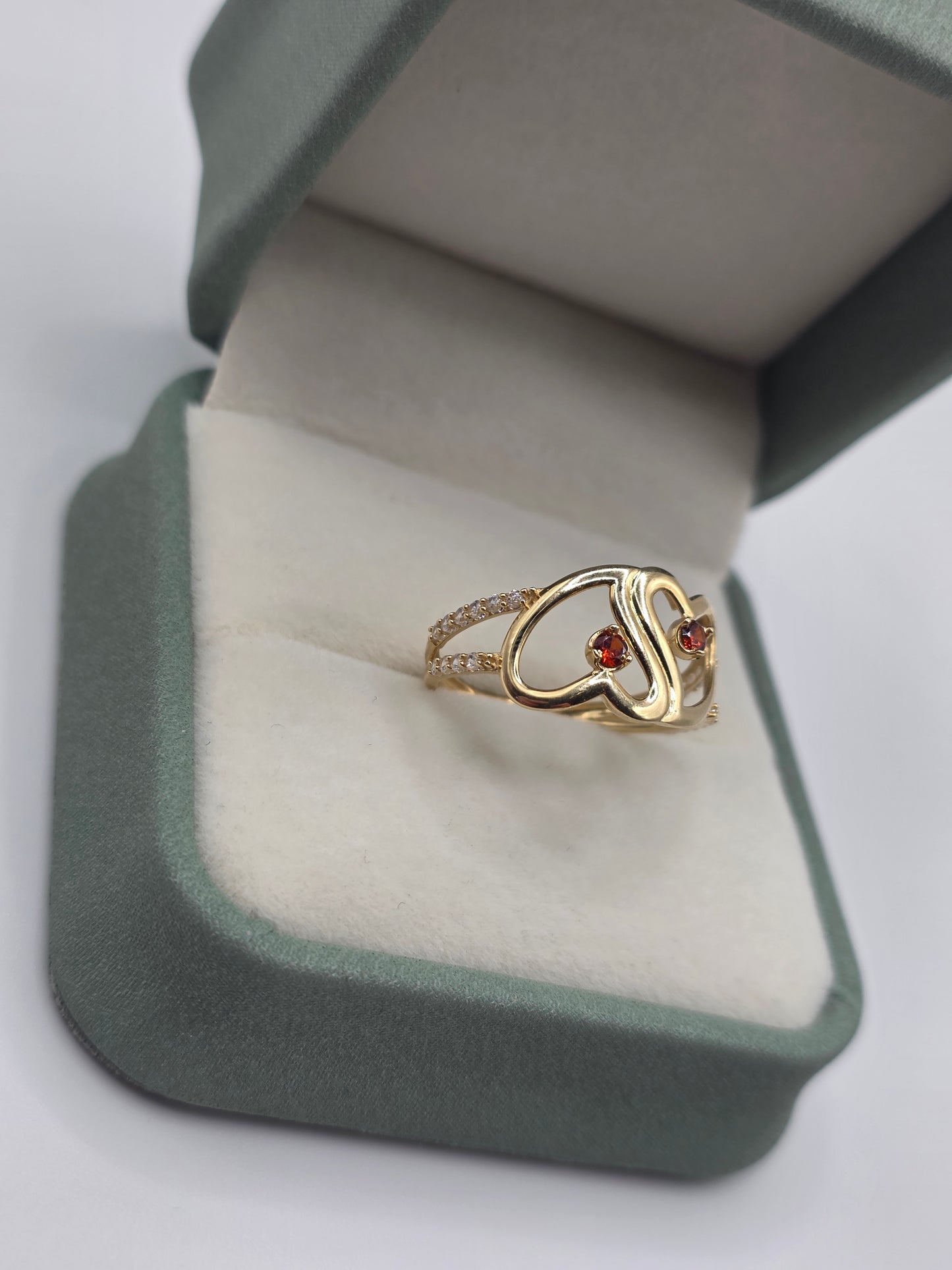 14ct gold garnet and cz heart ring