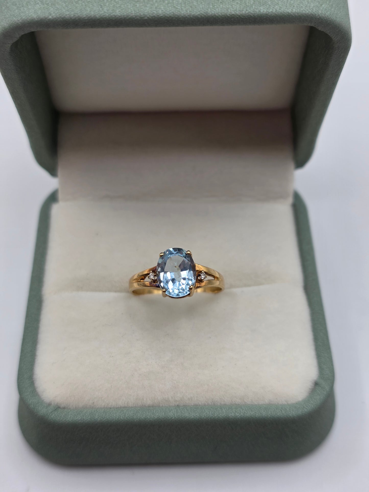 9ct gold aquamarine and diamond ring