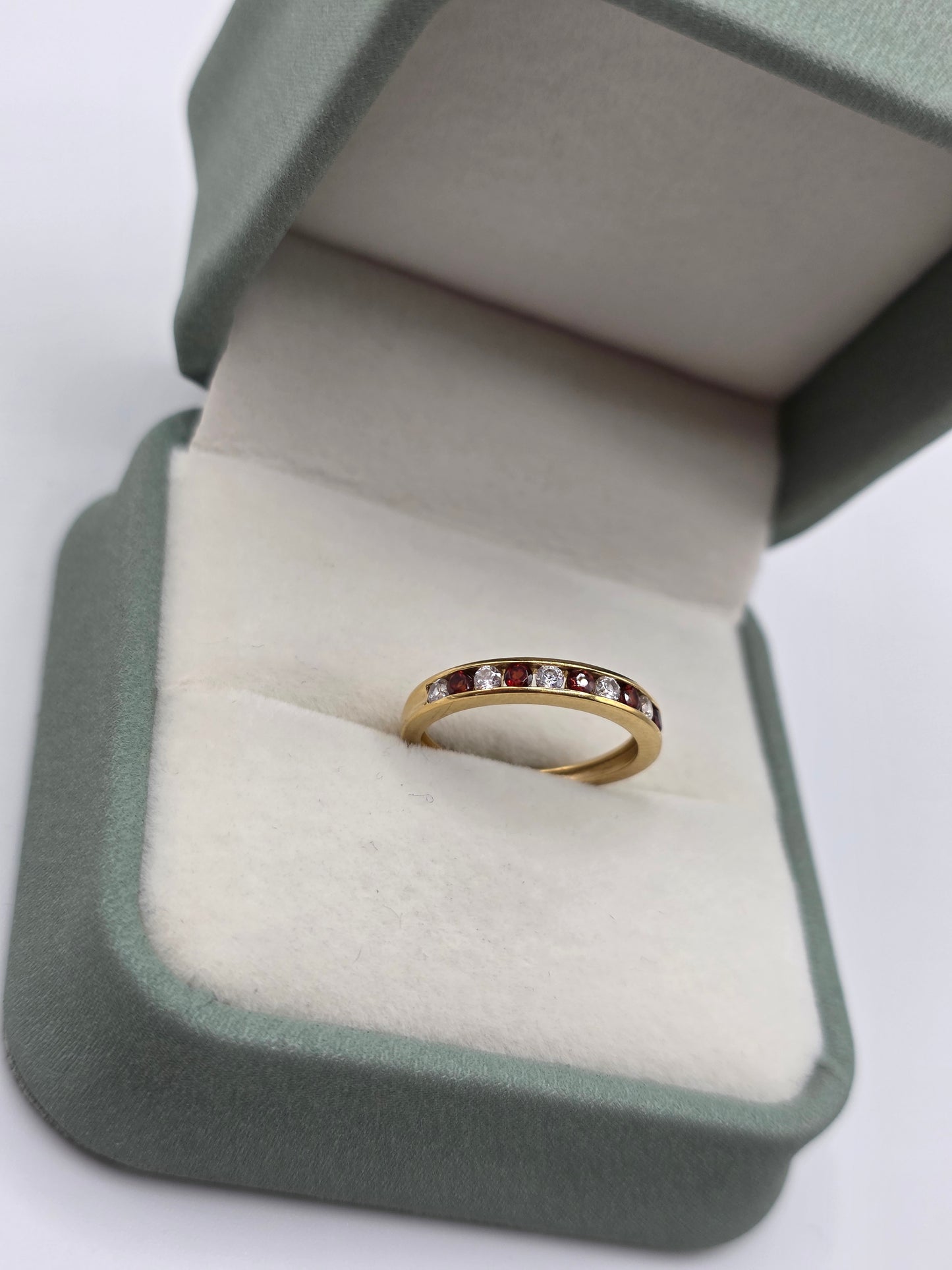 9ct gold garnet and cz ring