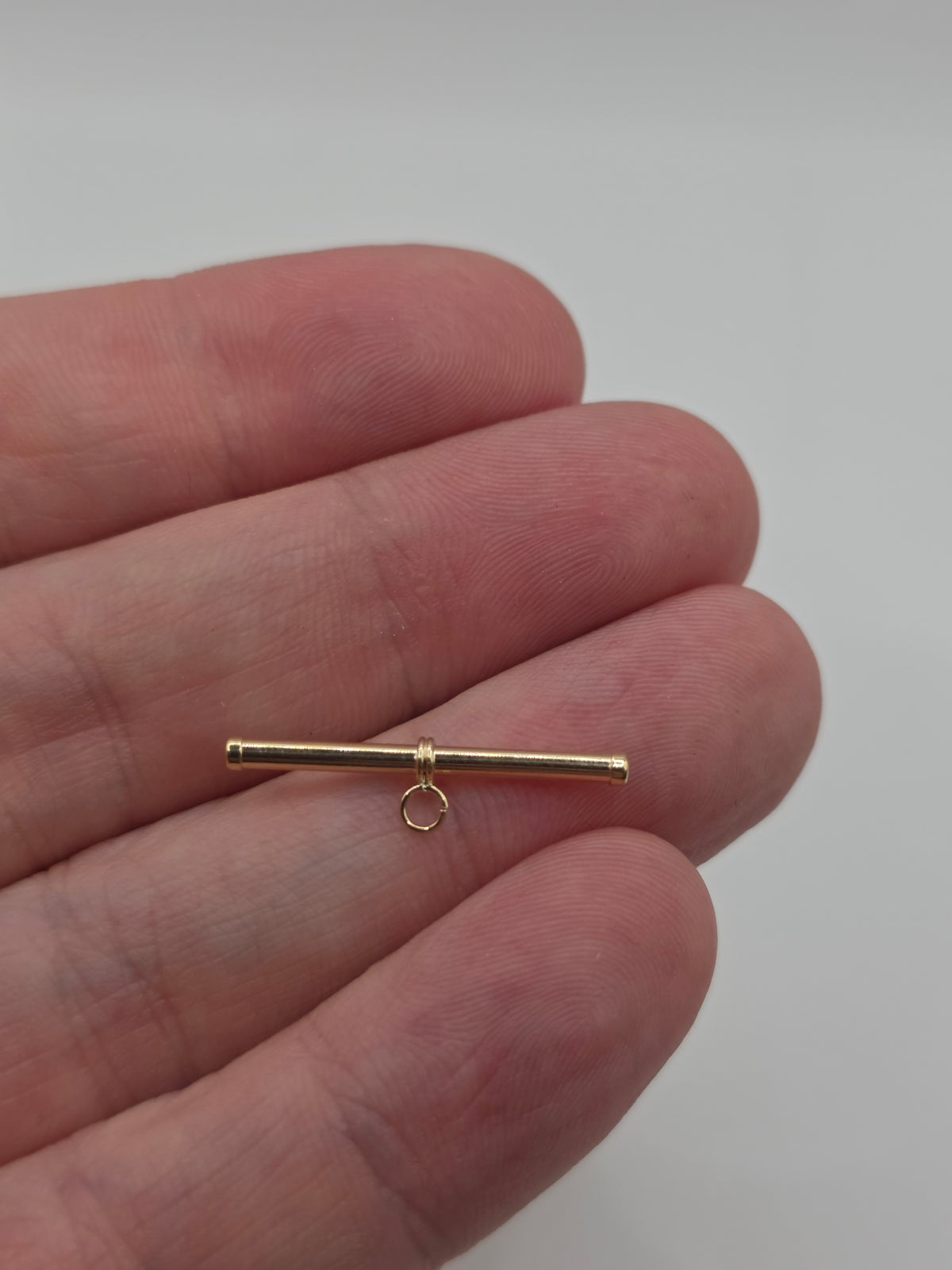 9ct gold 24mm T-Bar pendant