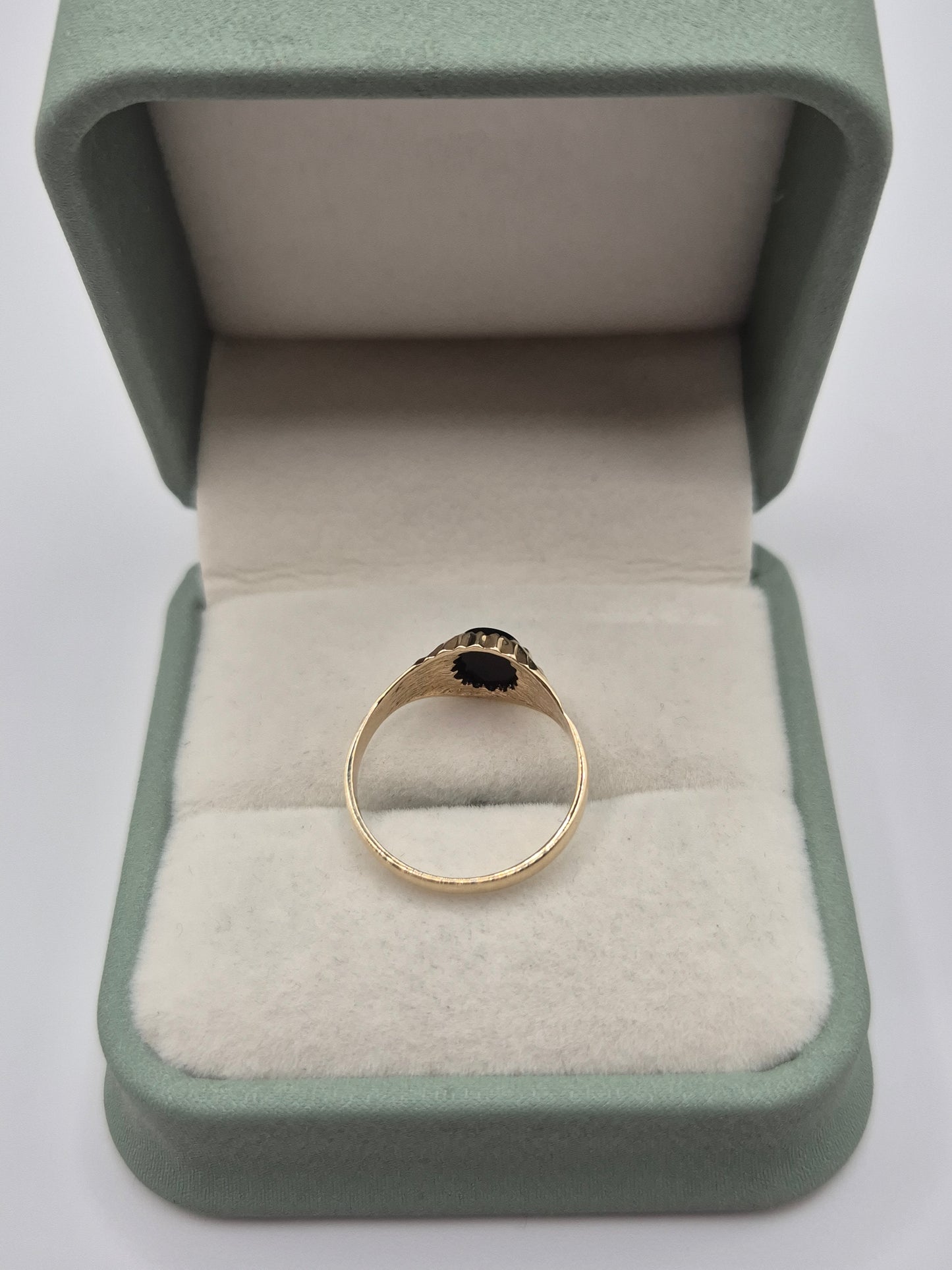 9ct gold onyx signet ring