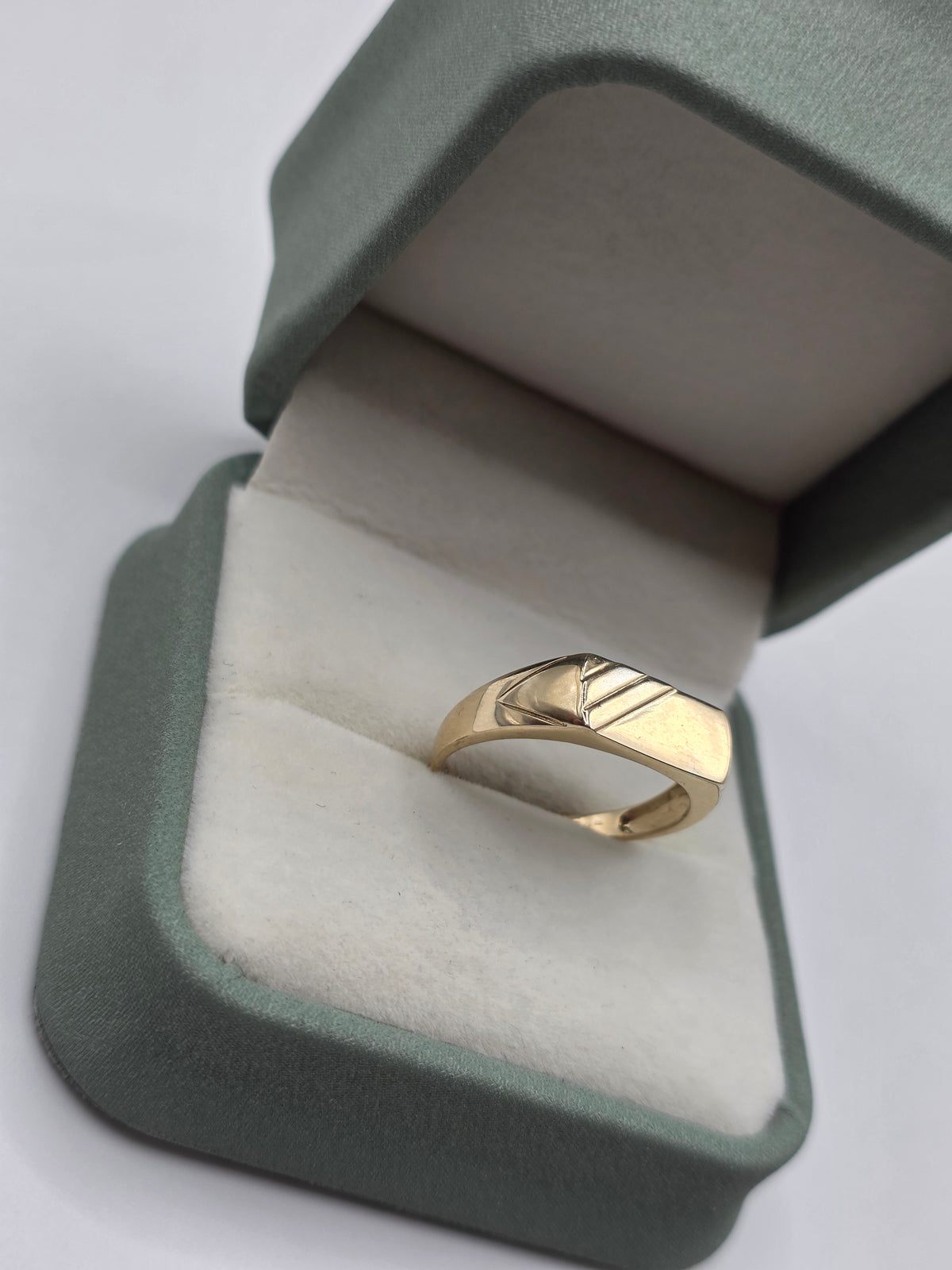 9ct gold signet ring