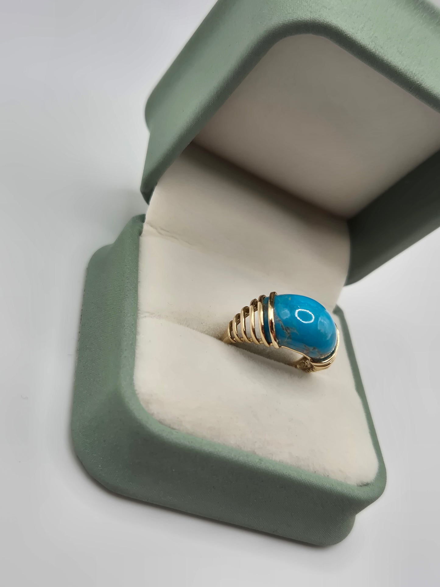 9ct gold turquoise ring
