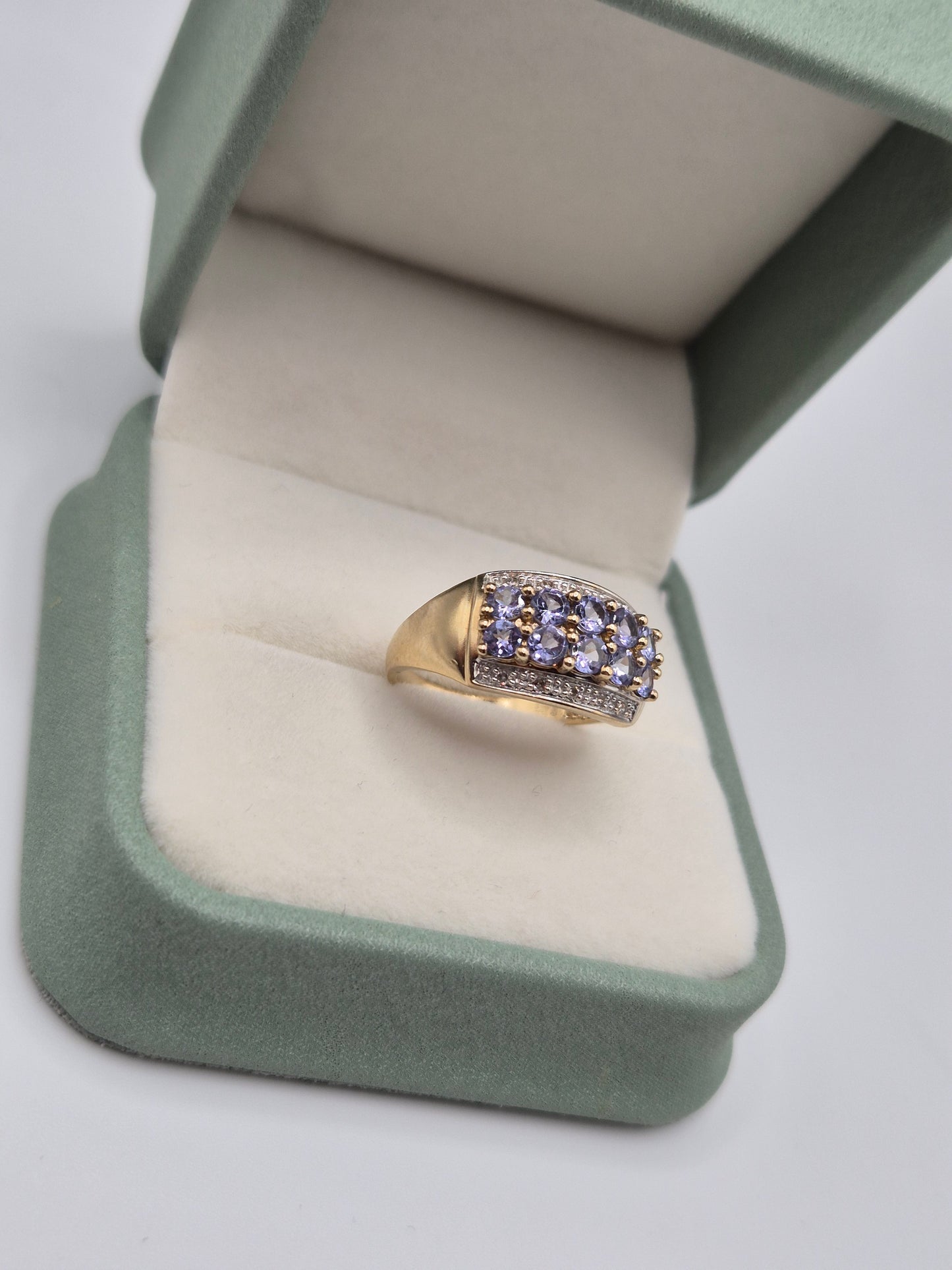 Heavy 9ct gold tanzanite and diamond ring