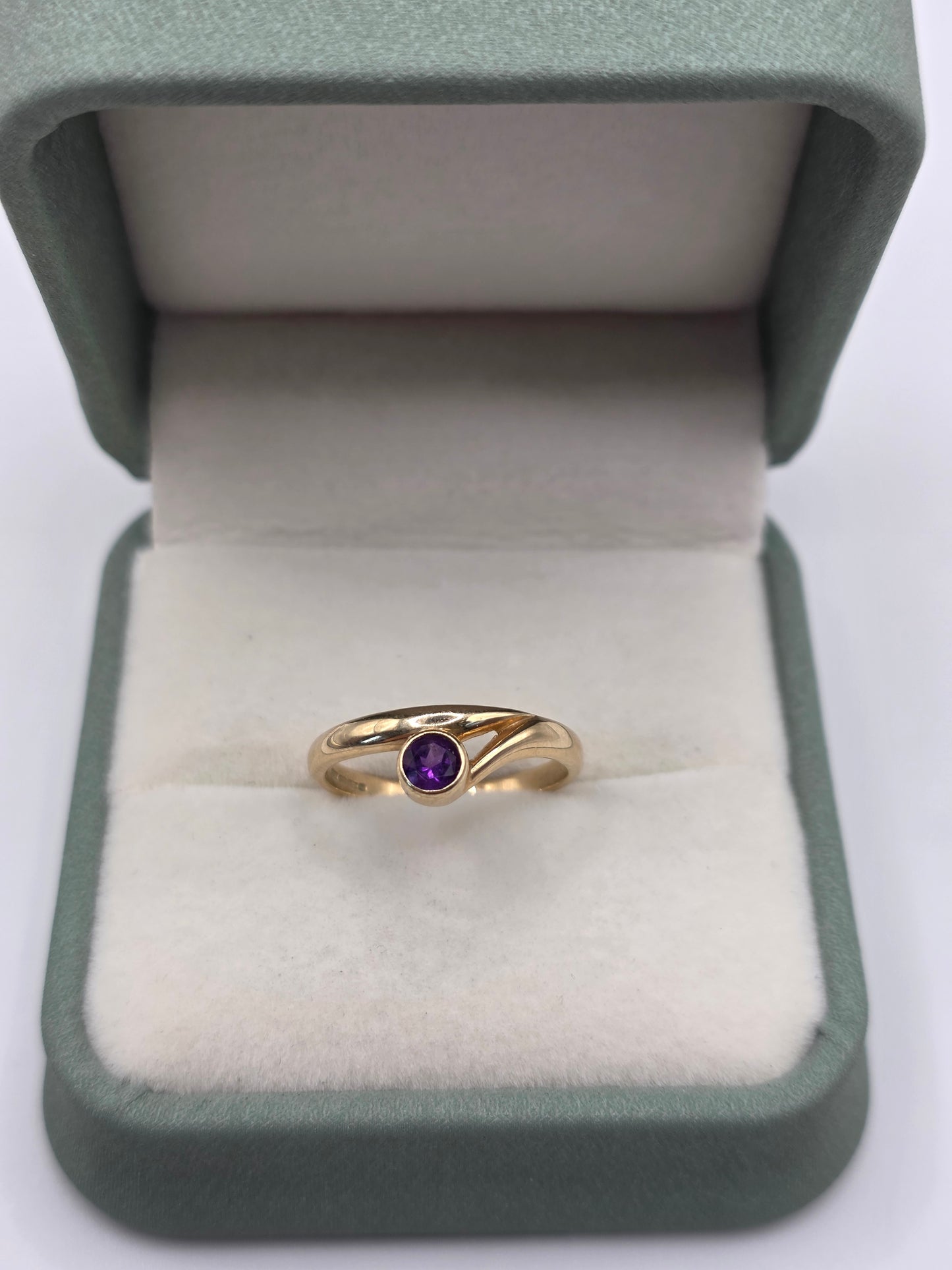 9ct gold amethyst ring